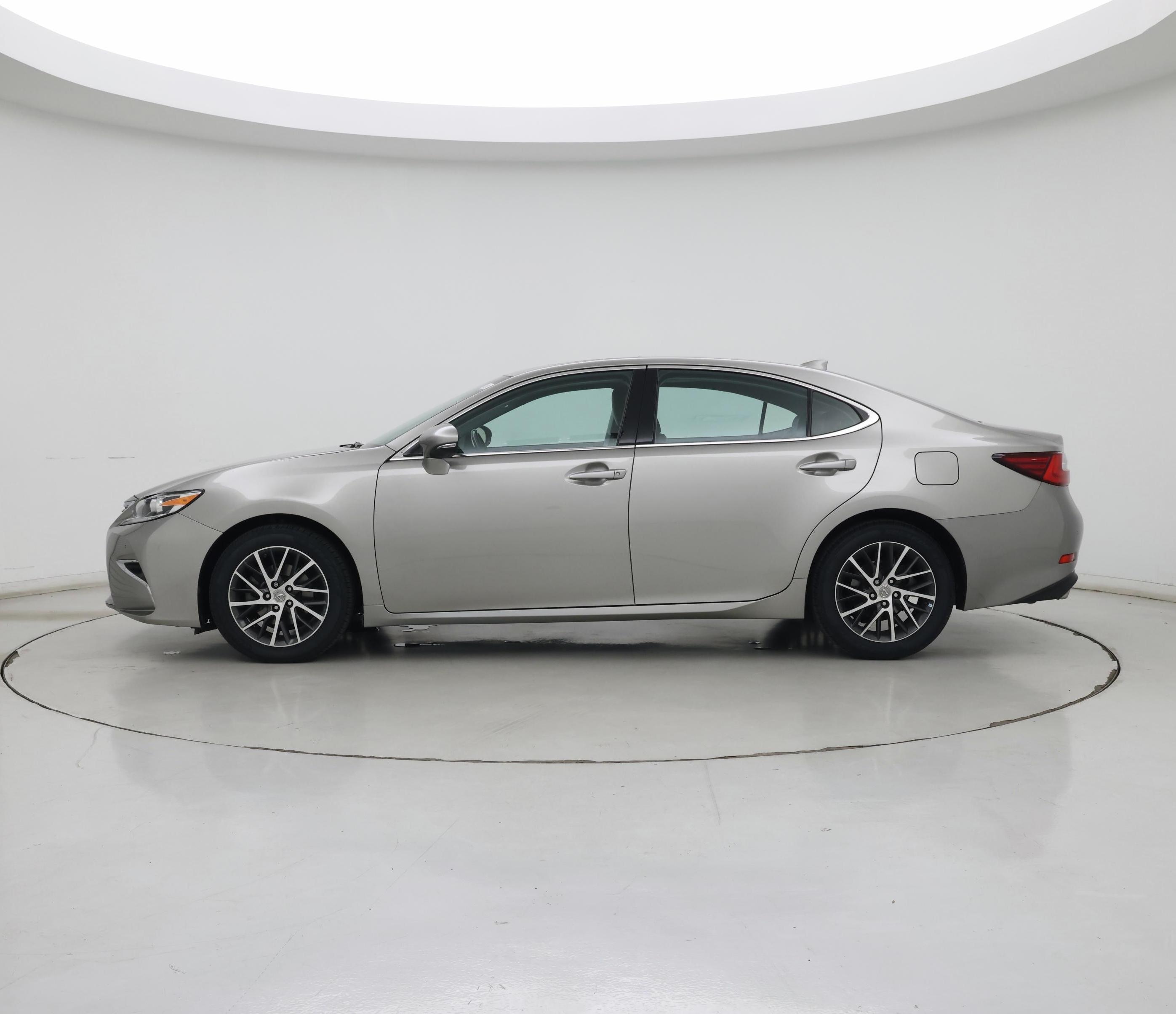 Thumbnail: 2016 Lexus ES - 3