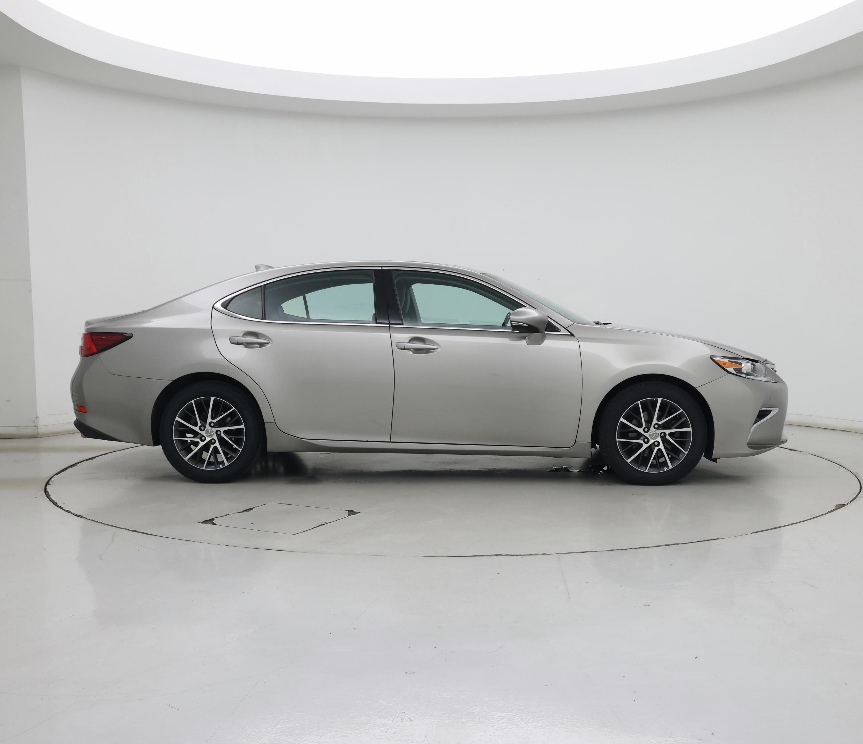 Thumbnail: 2016 Lexus ES - 7