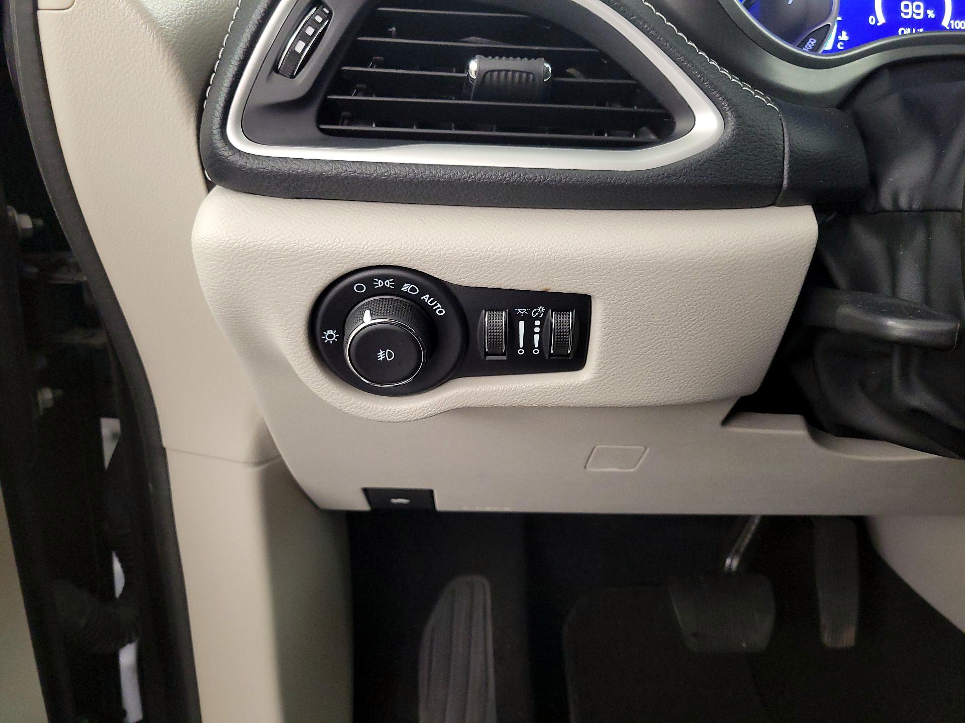 Thumbnail: 2022 Chrysler Pacifica - 13