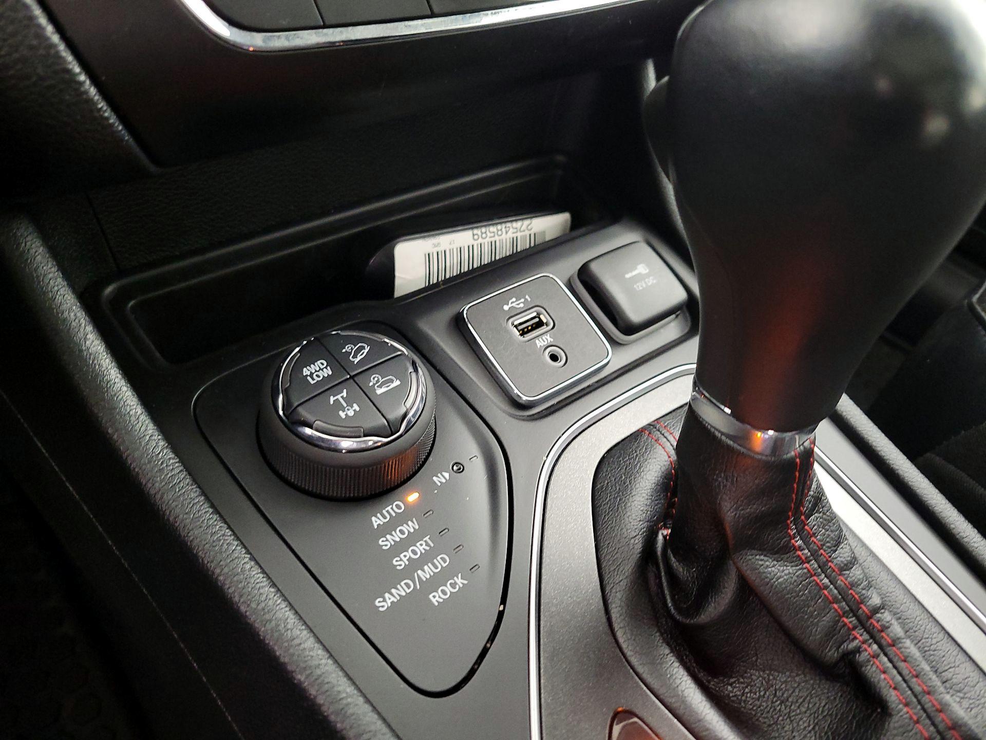 Thumbnail: 2022 Jeep Cherokee - 19