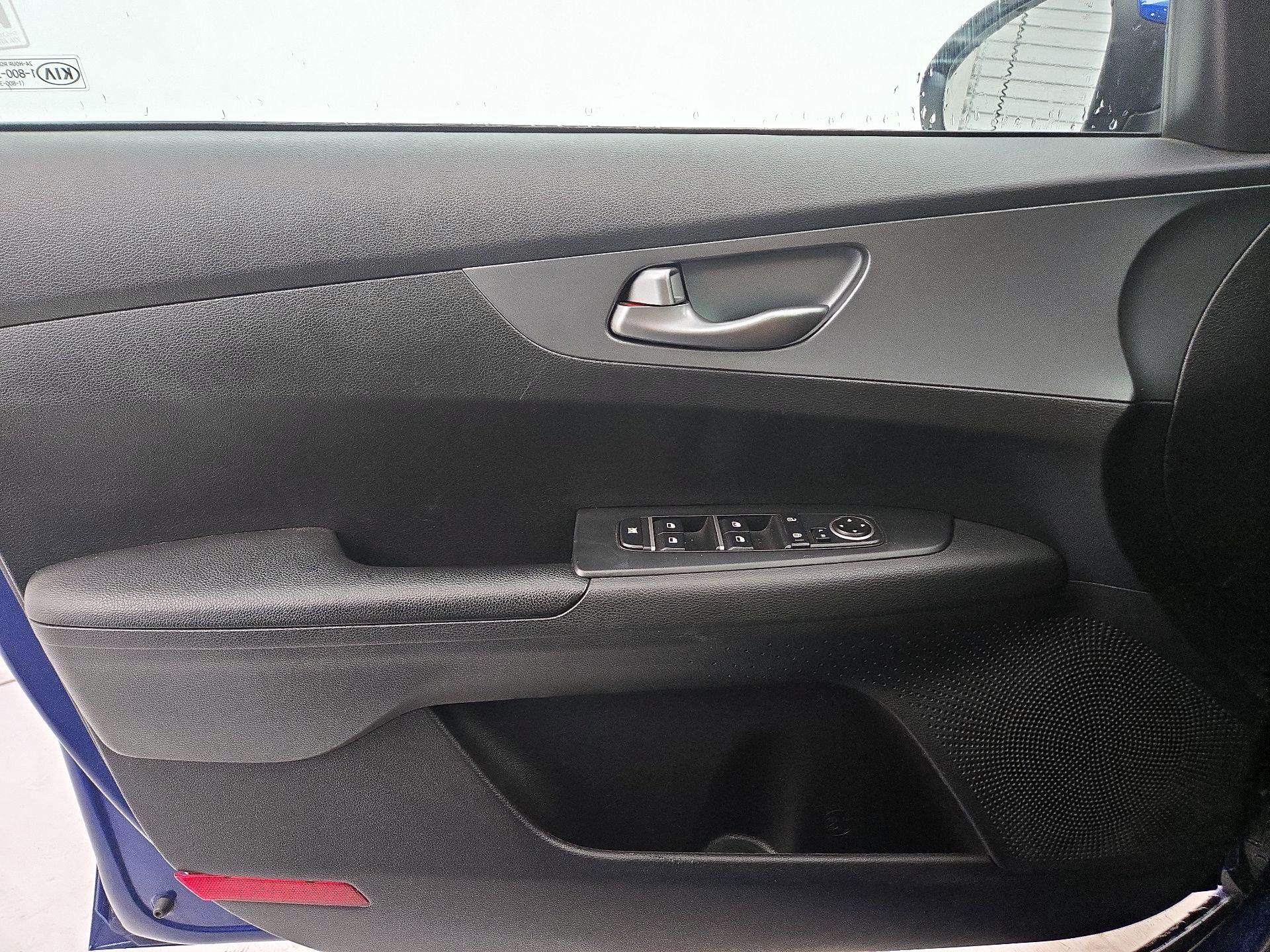 Thumbnail: 2021 Kia Forte - 12