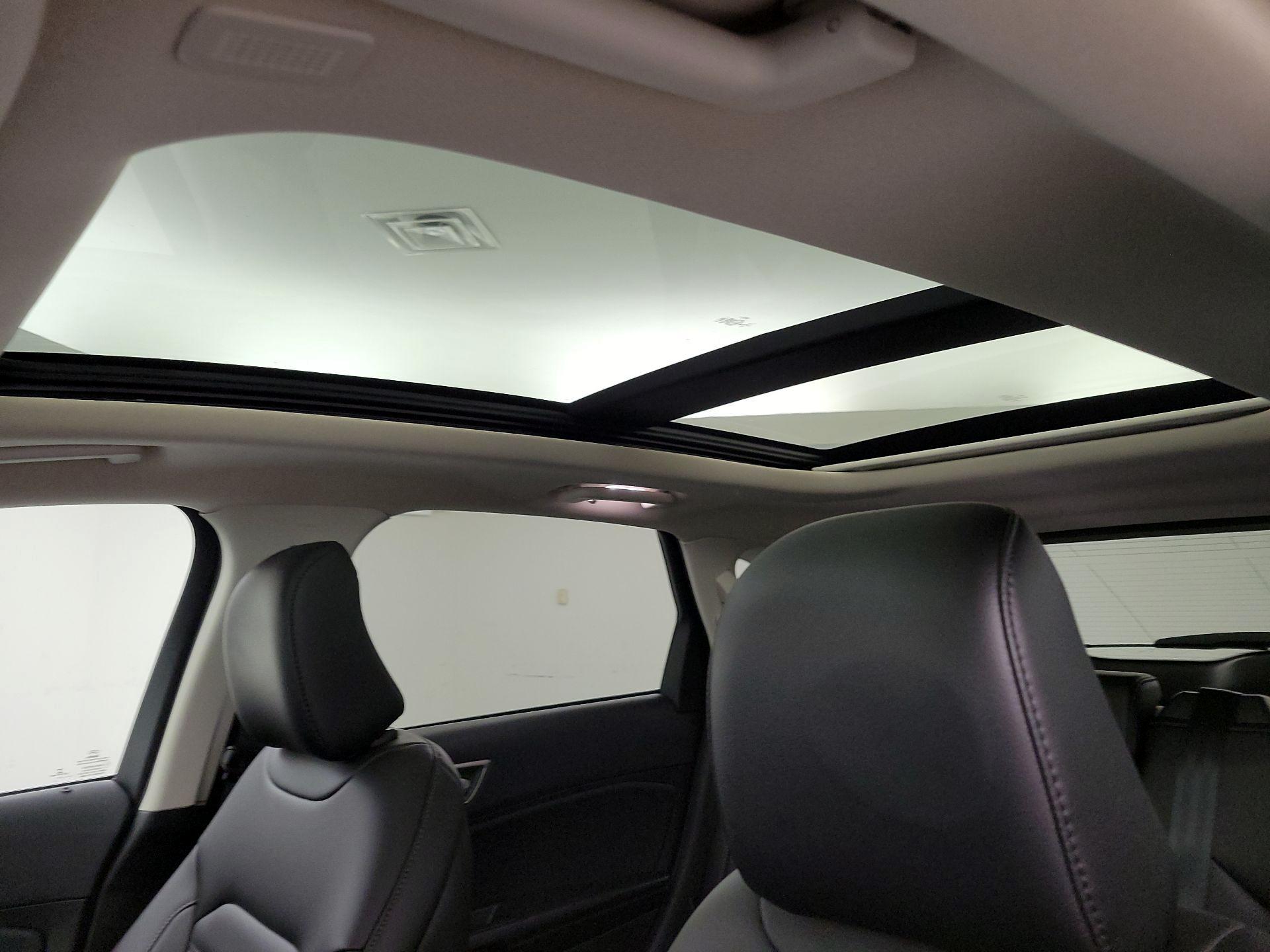 Thumbnail: 2022 Ford Edge - 19