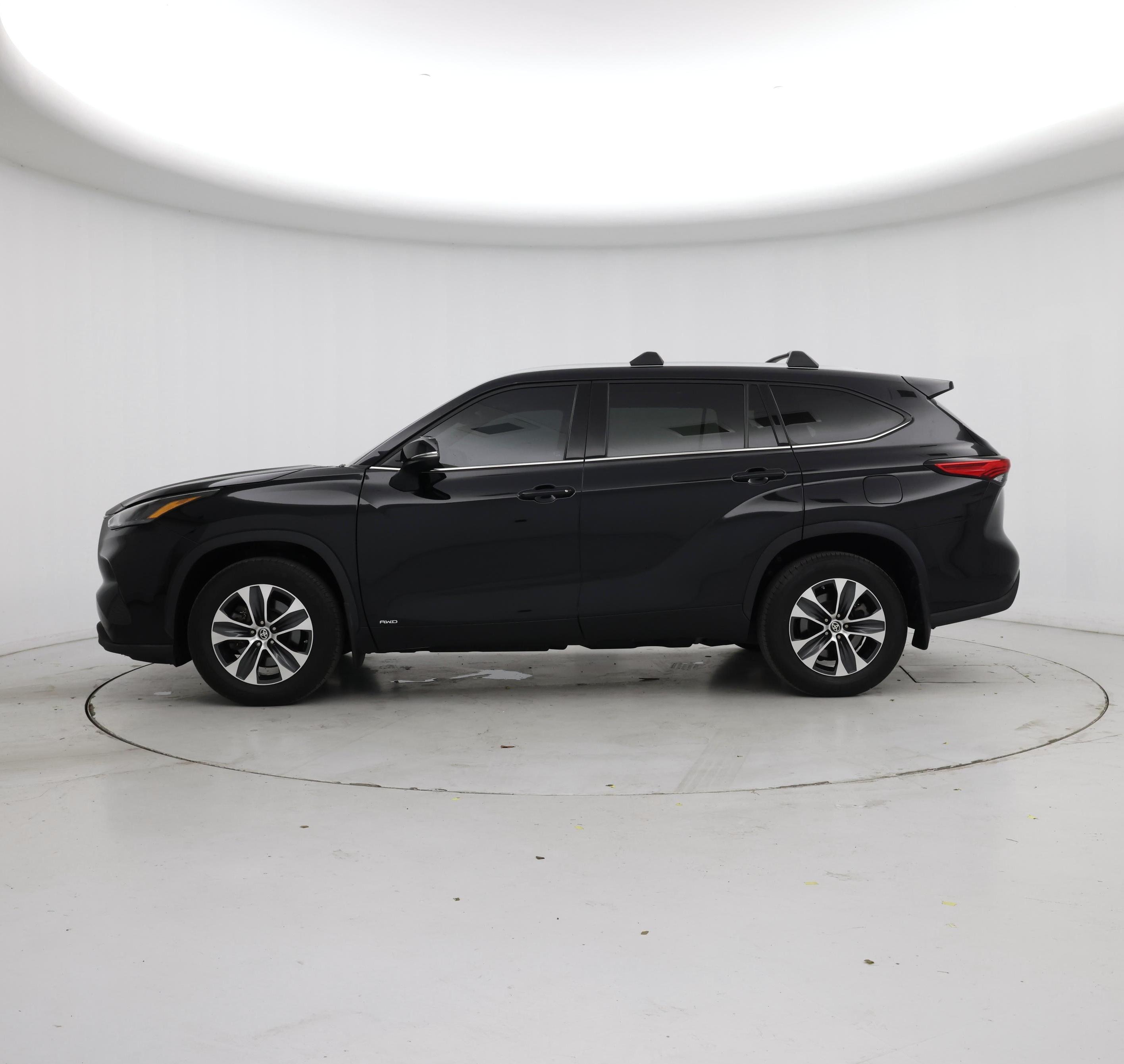 Thumbnail: 2022 Toyota Highlander - 3