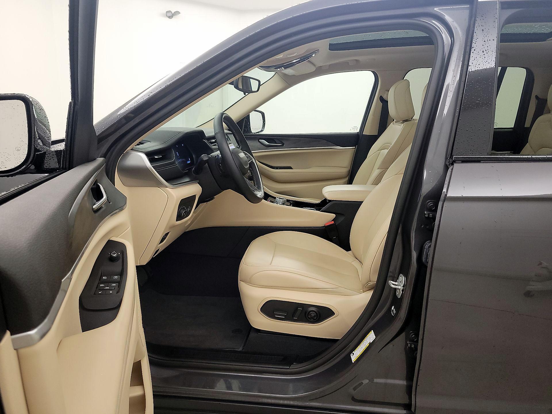 Thumbnail: 2022 Jeep Grand Cherokee - 11