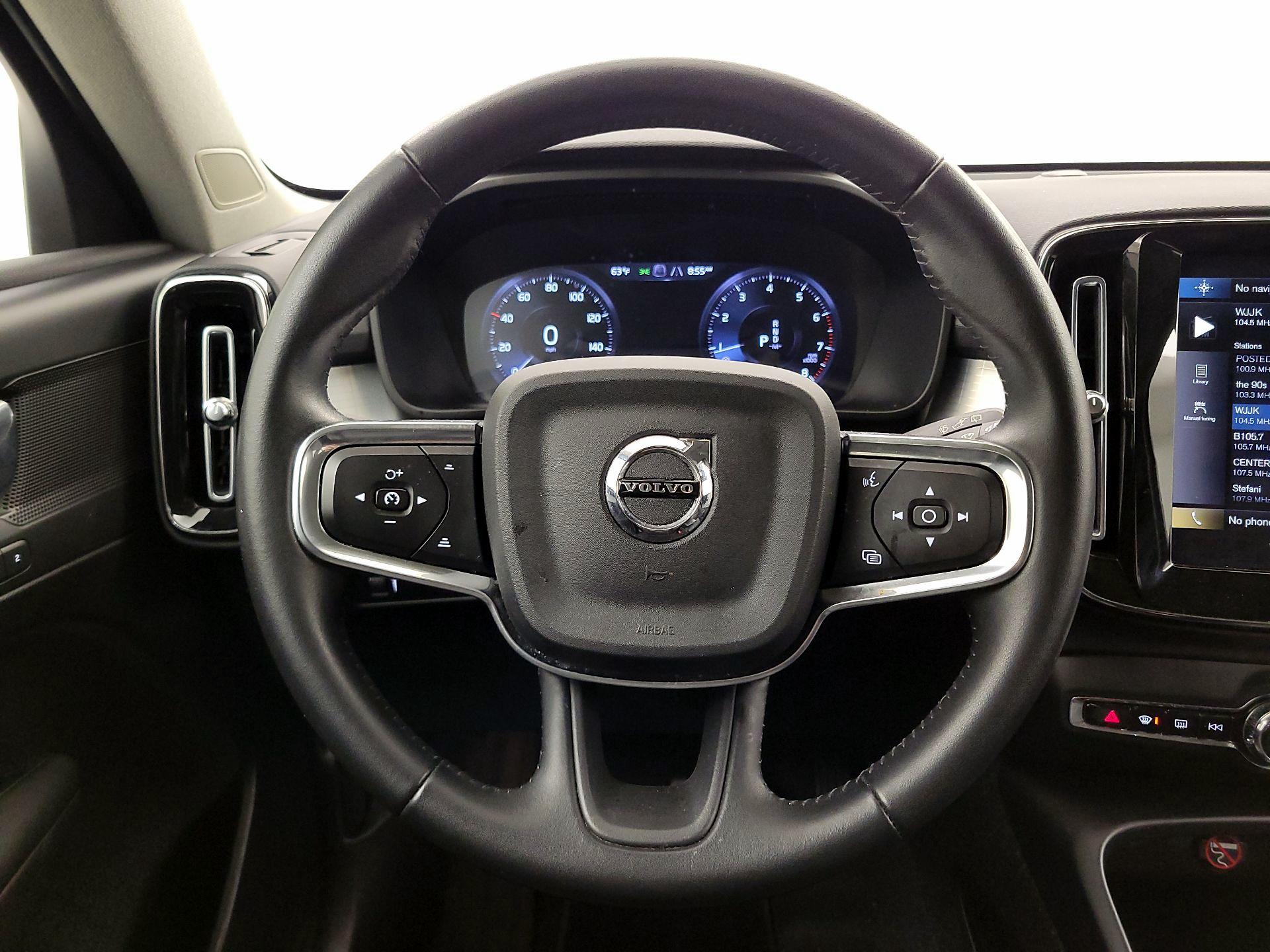 Thumbnail: 2021 Volvo XC40 - 10