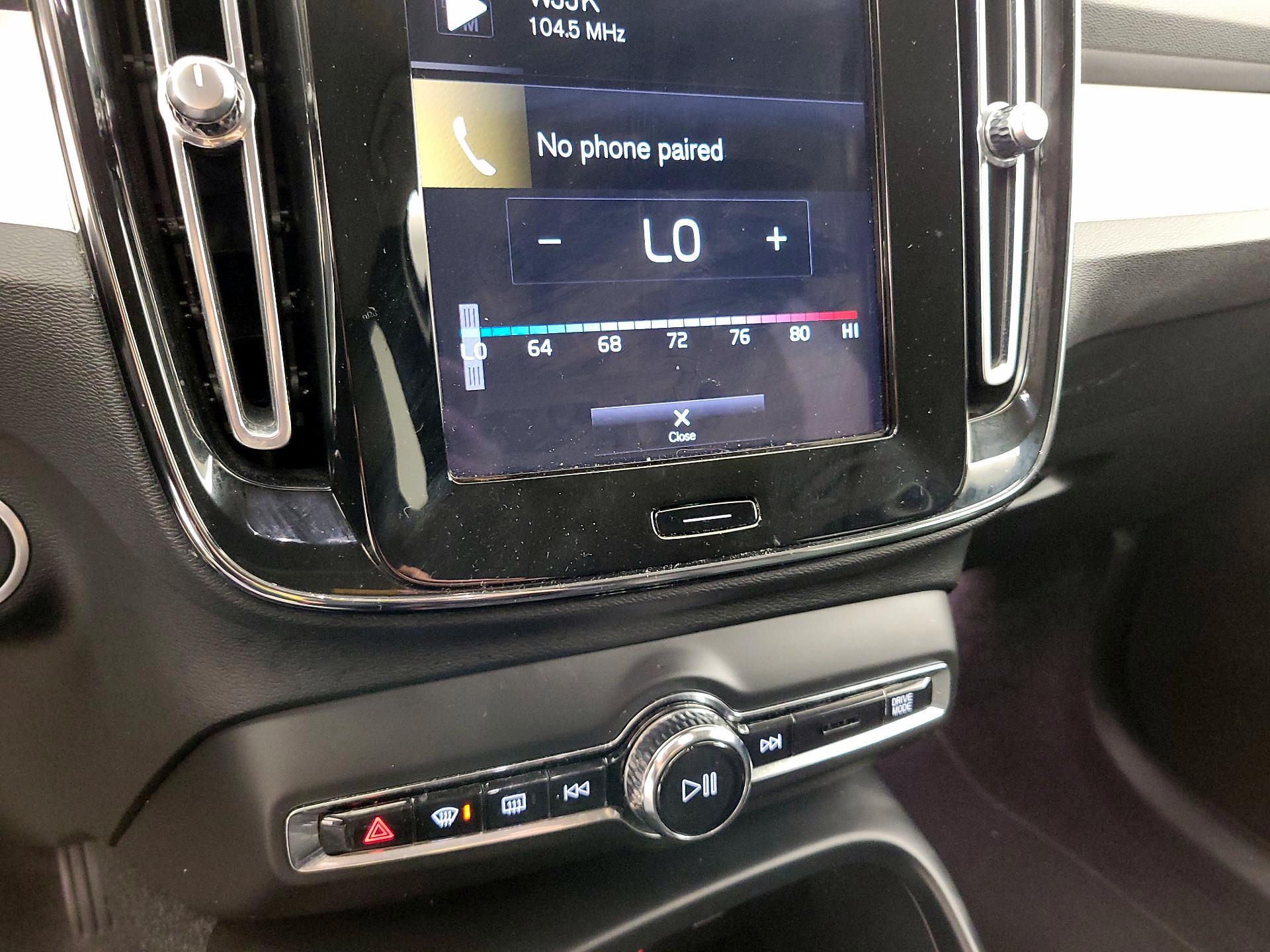 Thumbnail: 2021 Volvo XC40 - 16
