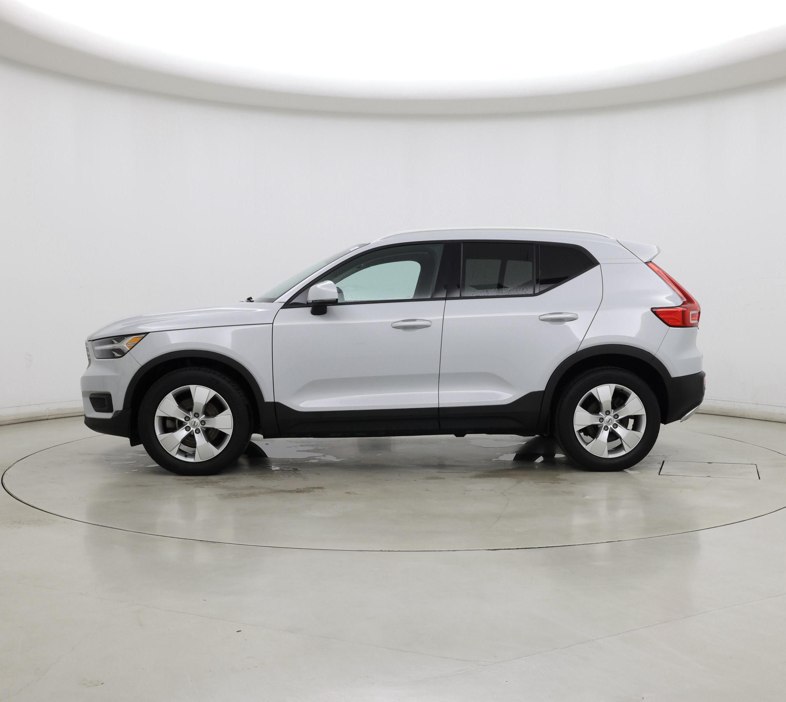 Thumbnail: 2021 Volvo XC40 - 3
