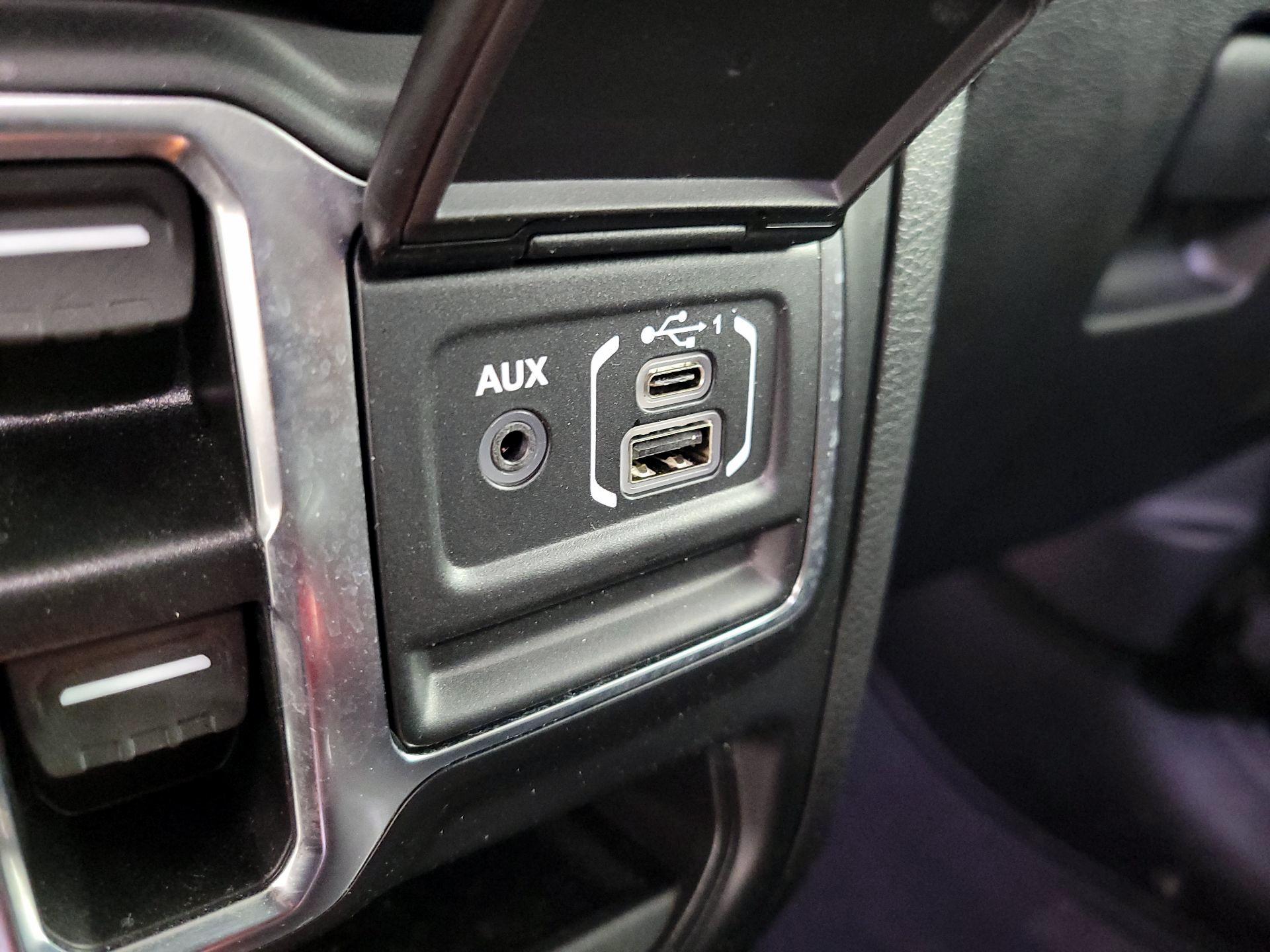 Thumbnail: 2022 Jeep Wrangler - 19