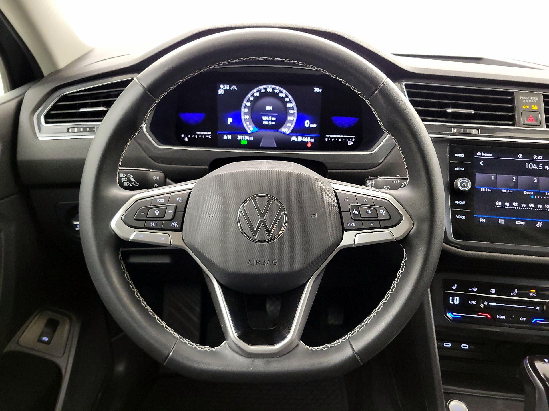 Thumbnail: 2022 Volkswagen Tiguan - 10