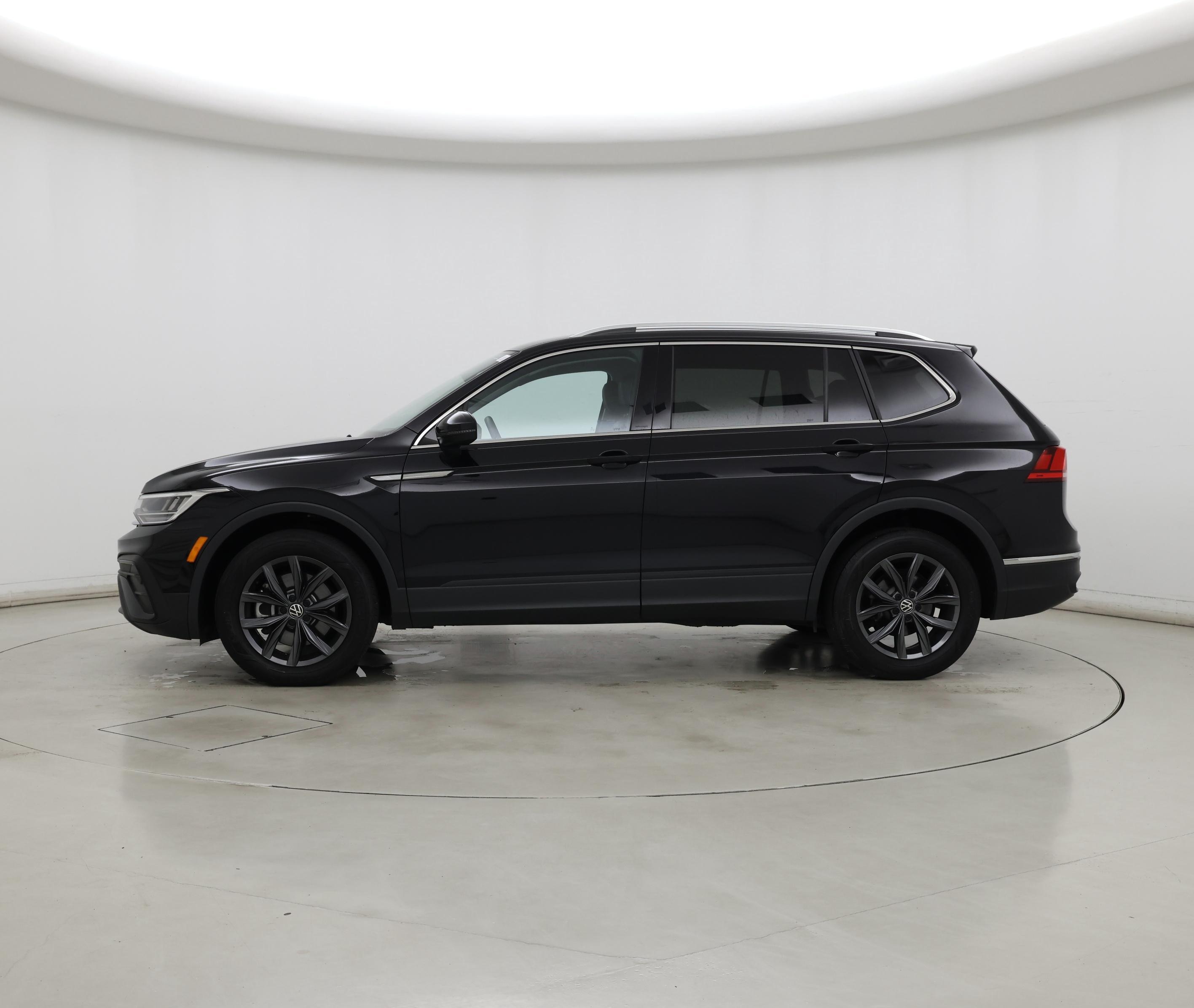 Thumbnail: 2022 Volkswagen Tiguan - 3