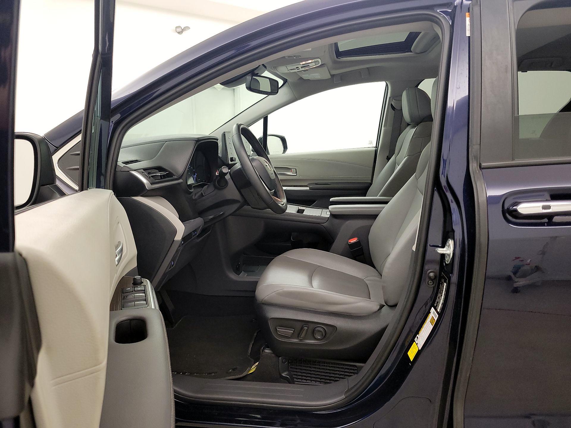 Thumbnail: 2022 Toyota Sienna - 11