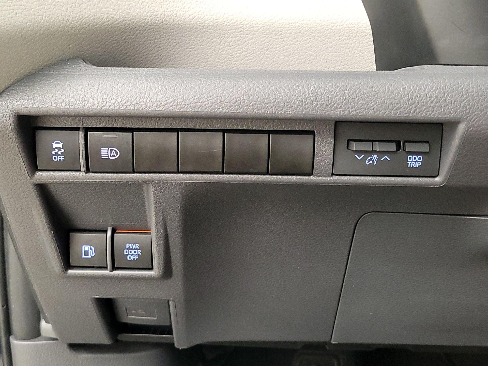 Thumbnail: 2022 Toyota Sienna - 13
