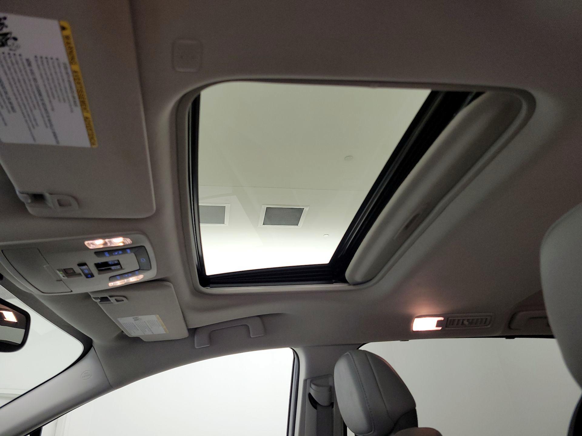 Thumbnail: 2022 Toyota Sienna - 19