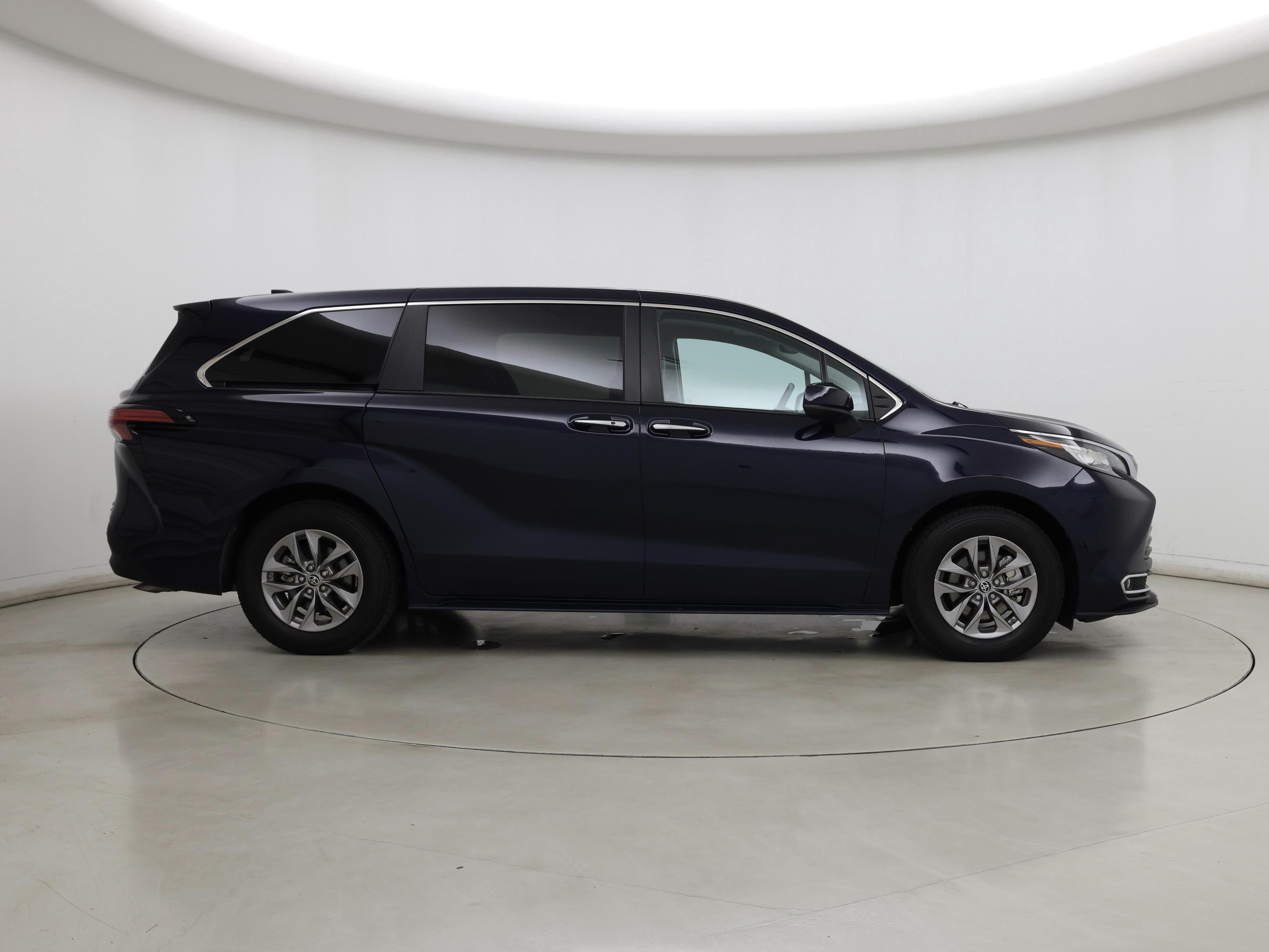 Thumbnail: 2022 Toyota Sienna - 7
