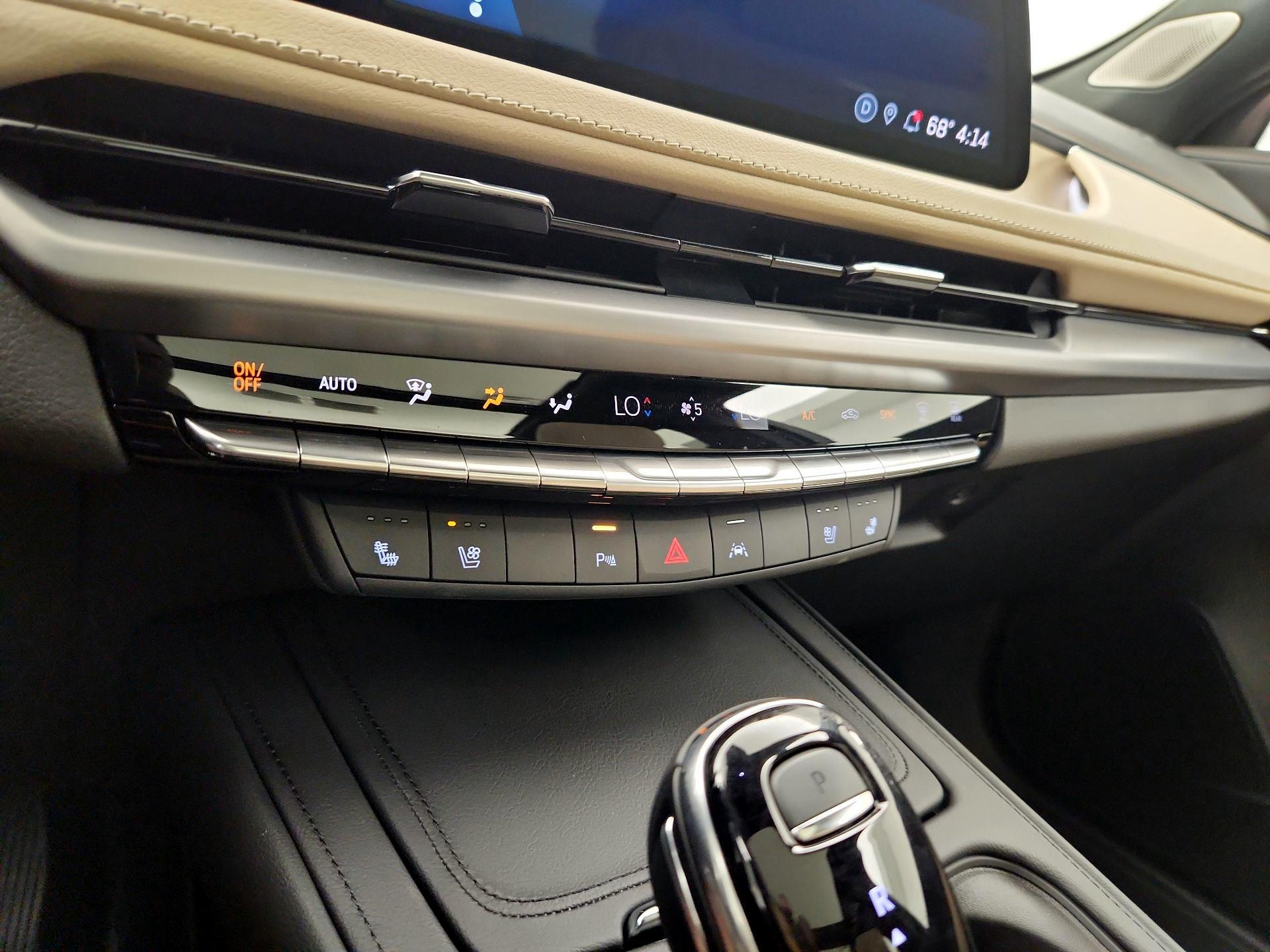 Thumbnail: 2024 Cadillac XT4 - 16