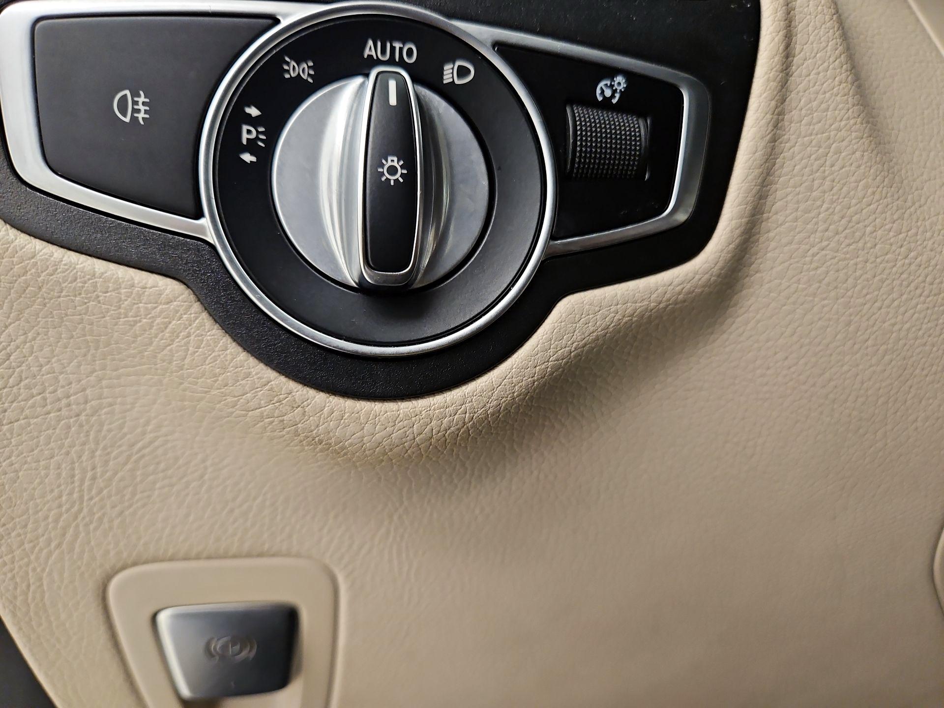 Thumbnail: 2021 Mercedes-Benz GLC - 13