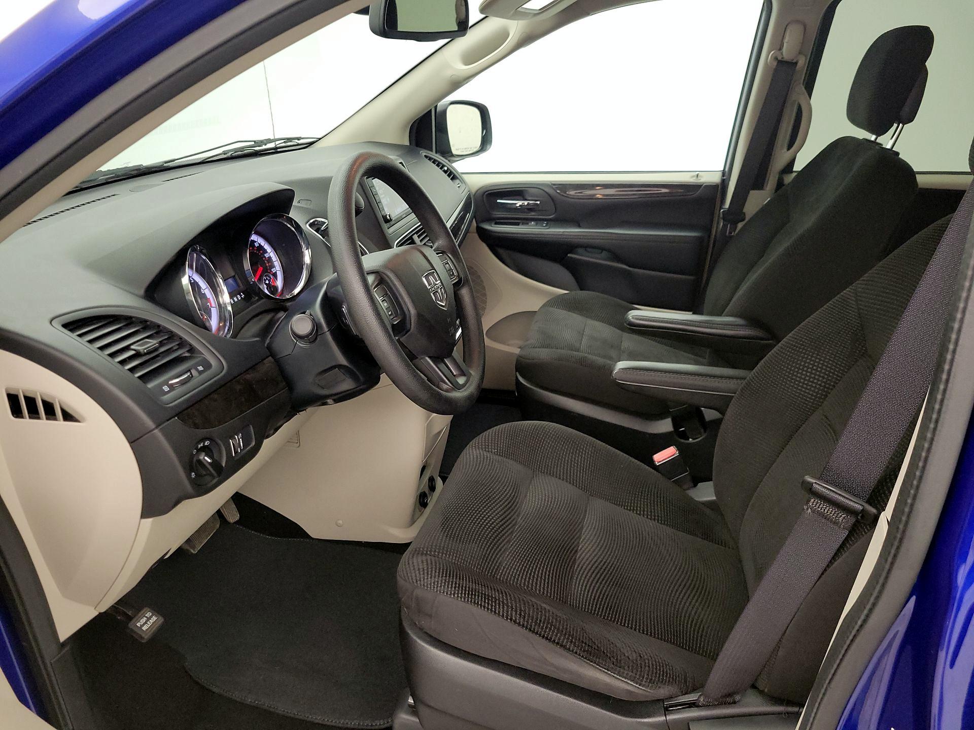 Thumbnail: 2020 Dodge Grand Caravan - 11