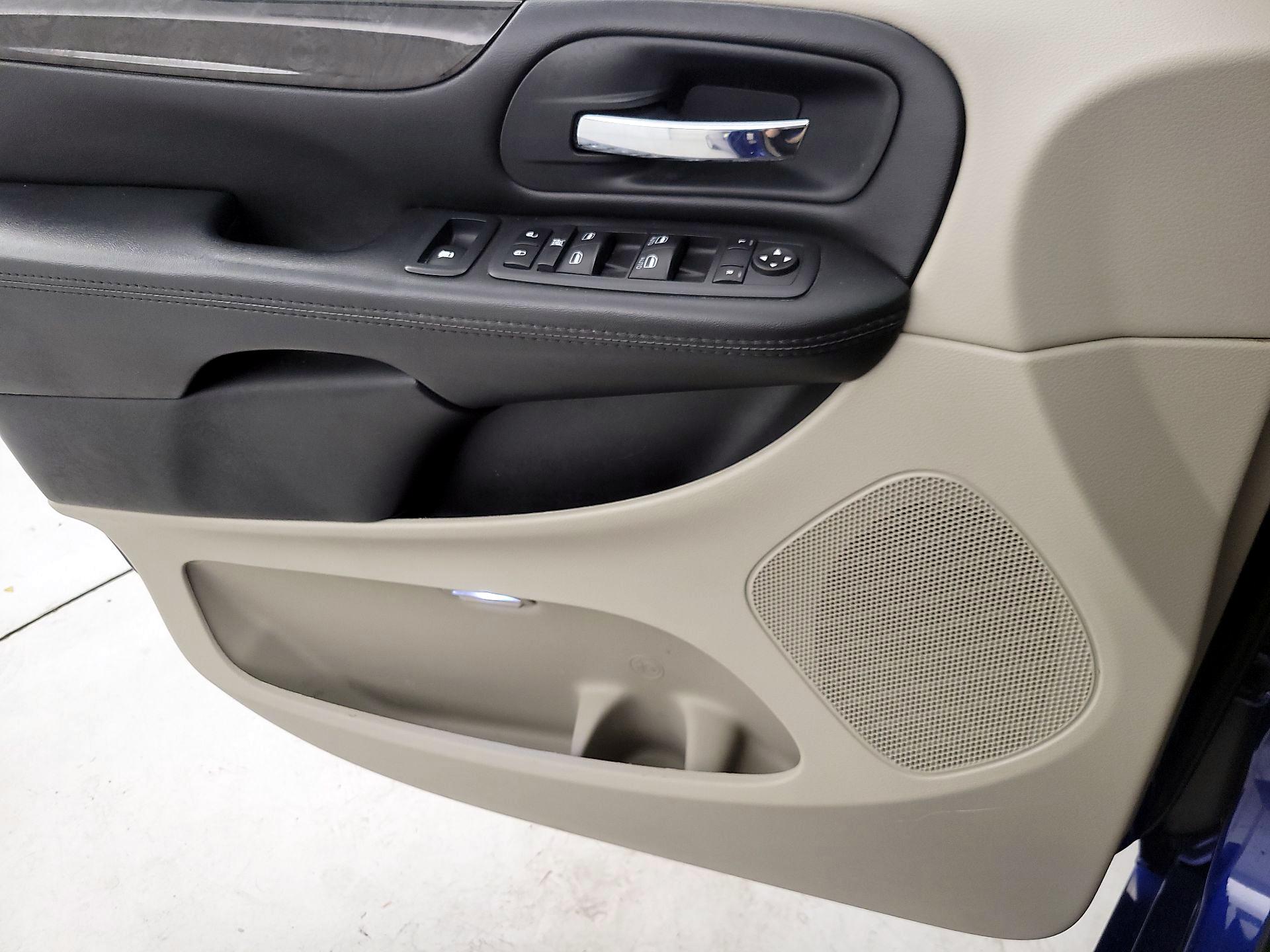 Thumbnail: 2020 Dodge Grand Caravan - 12