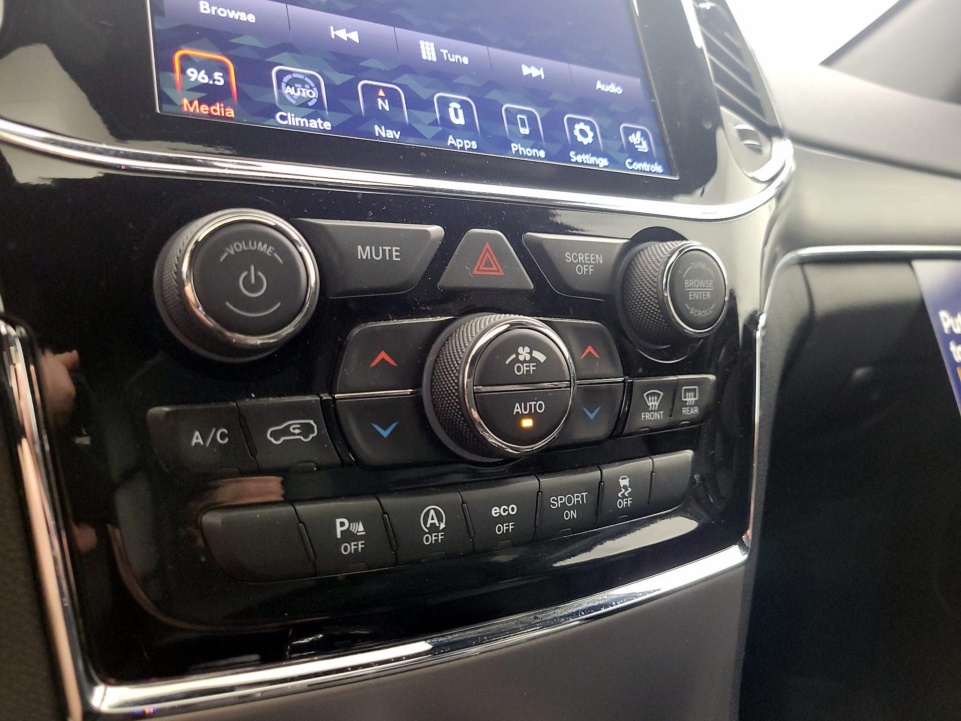 Thumbnail: 2020 Jeep Grand Cherokee - 17