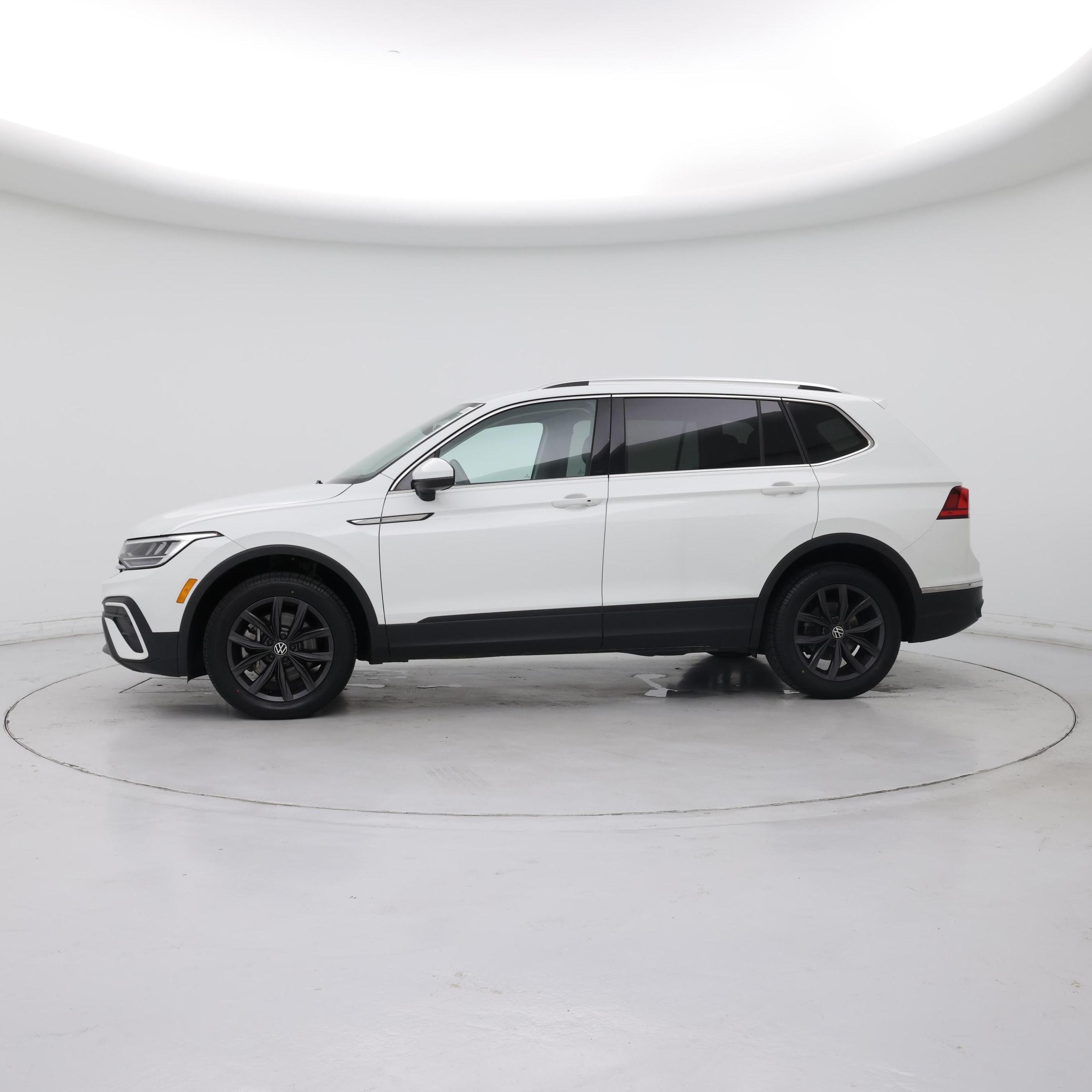 Thumbnail: 2024 Volkswagen Tiguan - 3