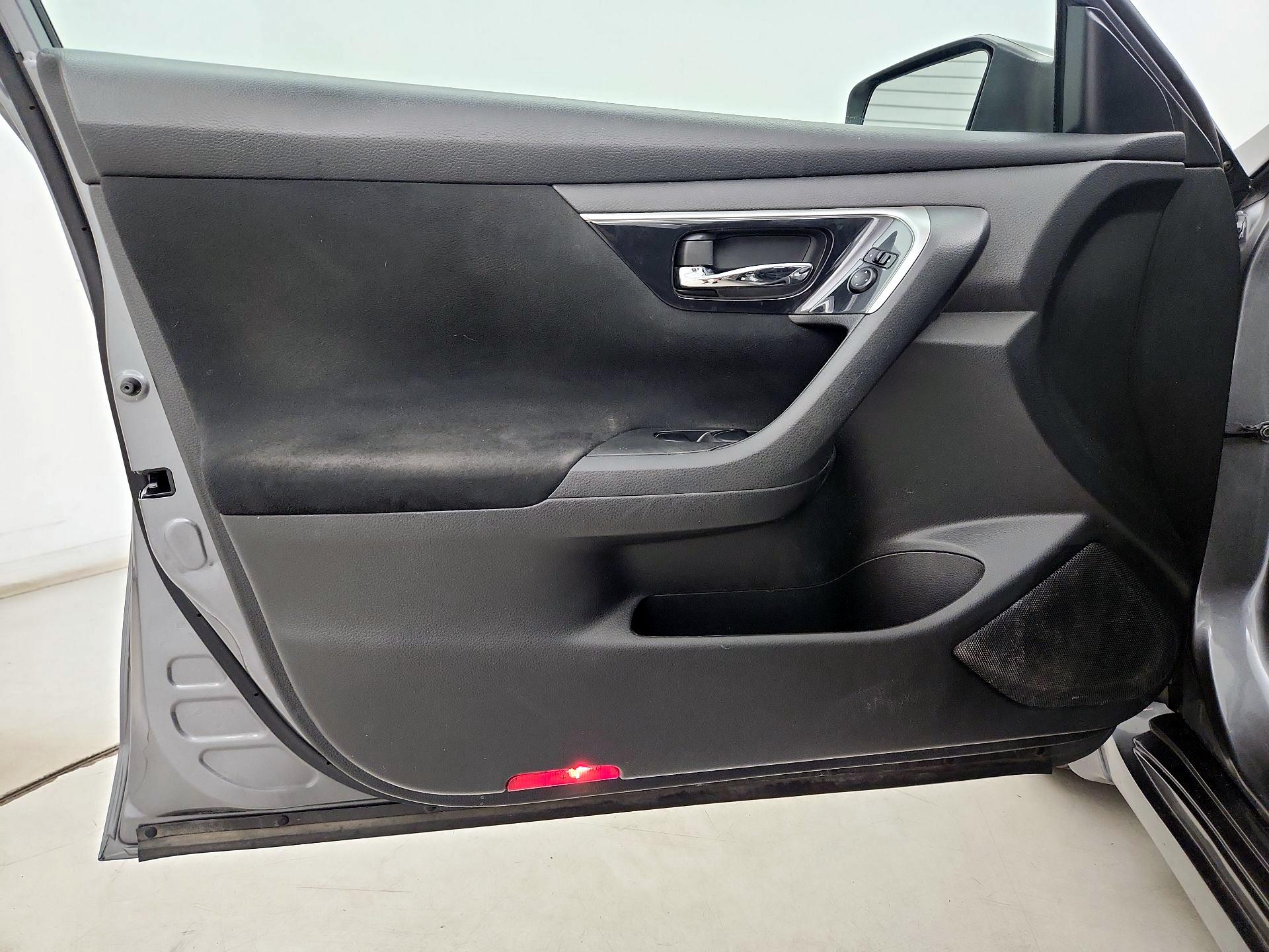 Thumbnail: 2014 Nissan Altima - 12