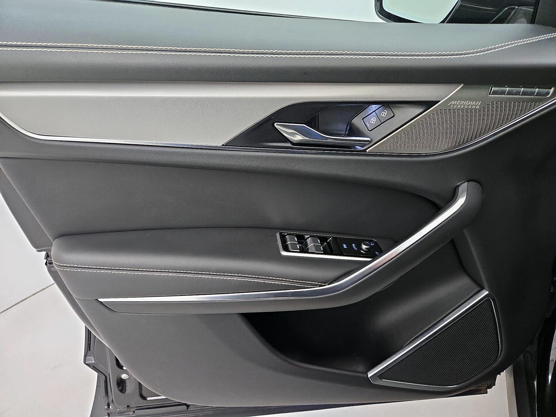 Thumbnail: 2021 Jaguar F-Pace - 12