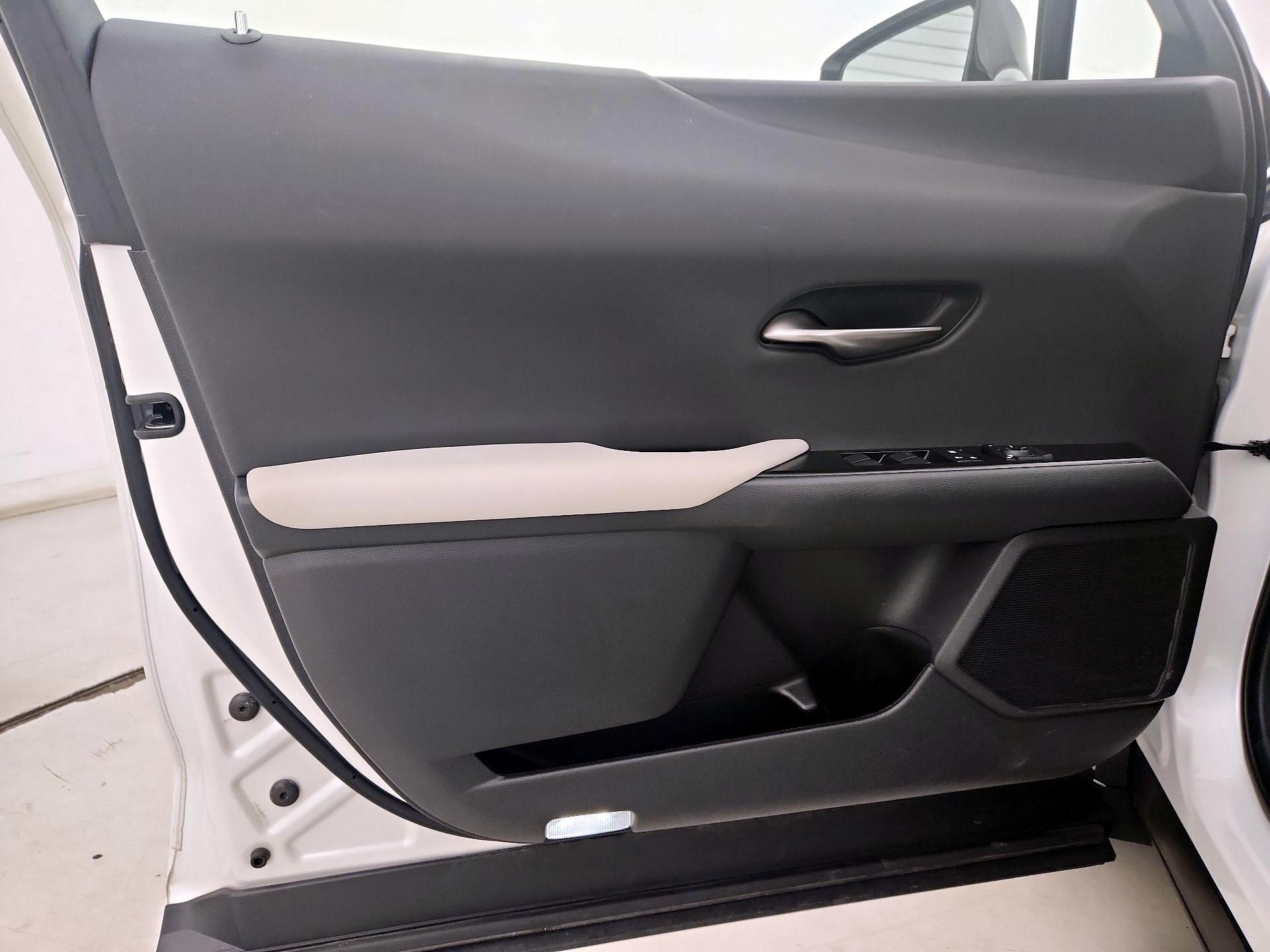 Thumbnail: 2021 Lexus UX - 12