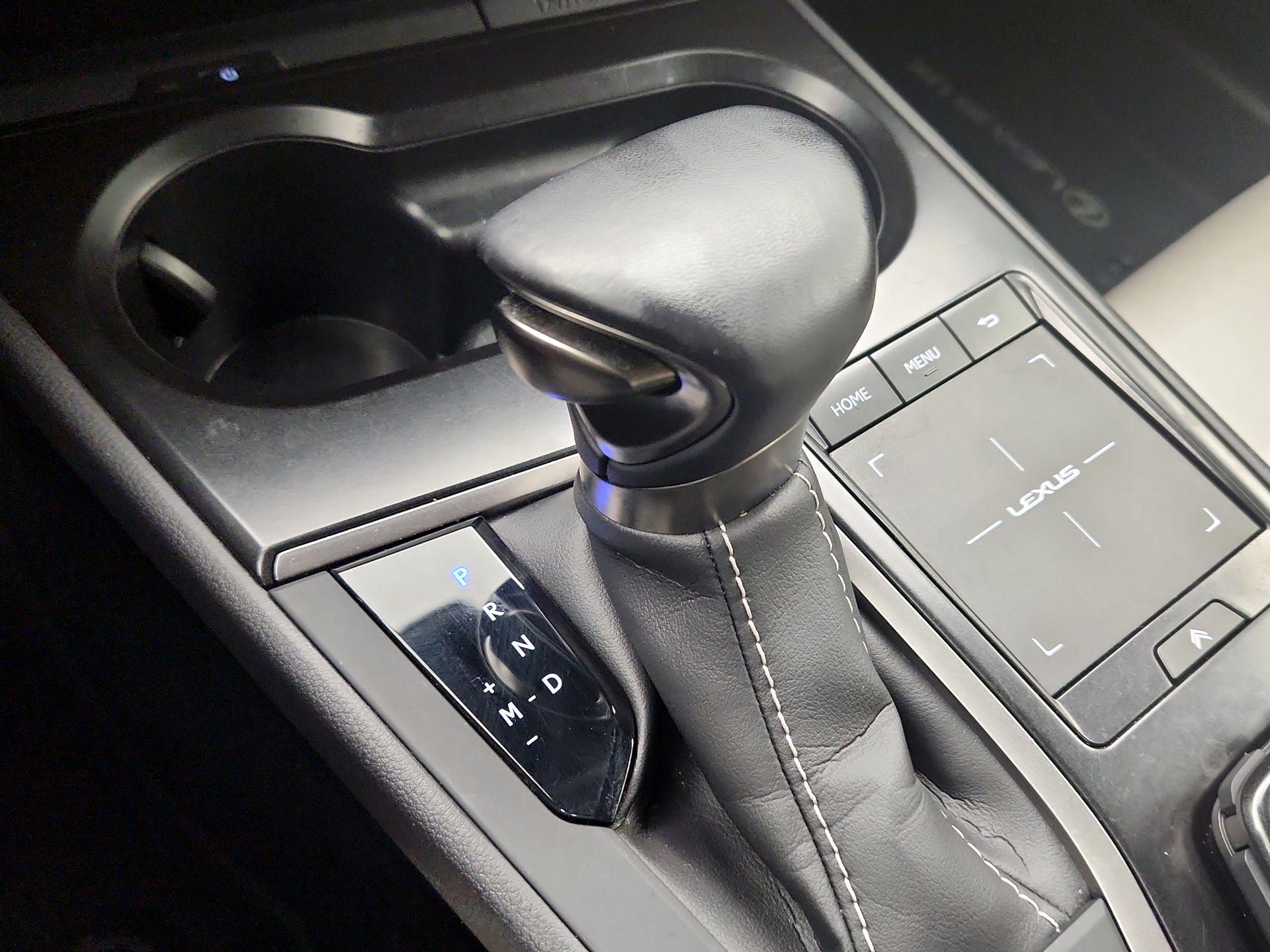 Thumbnail: 2021 Lexus UX - 17