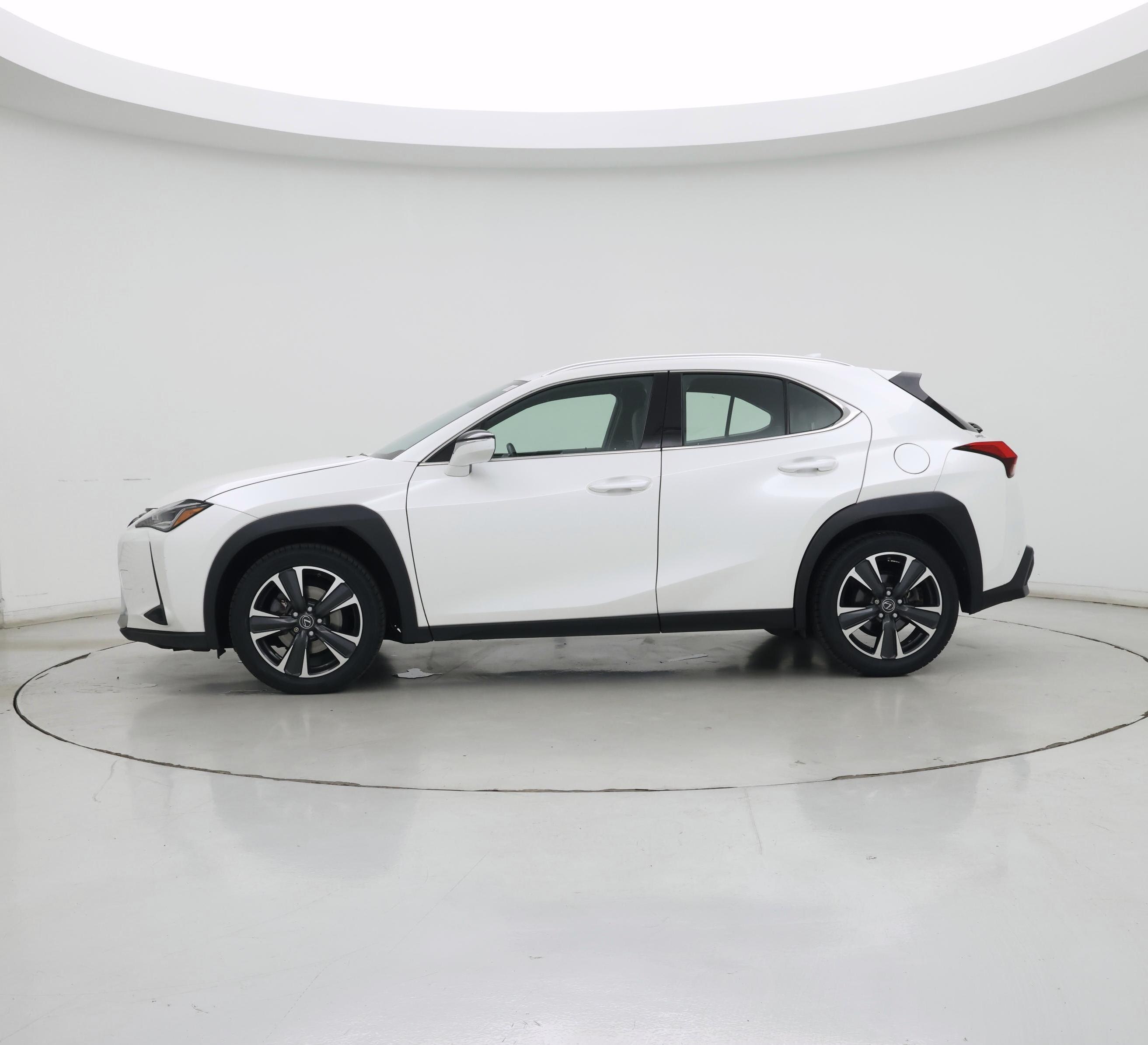 Thumbnail: 2021 Lexus UX - 3
