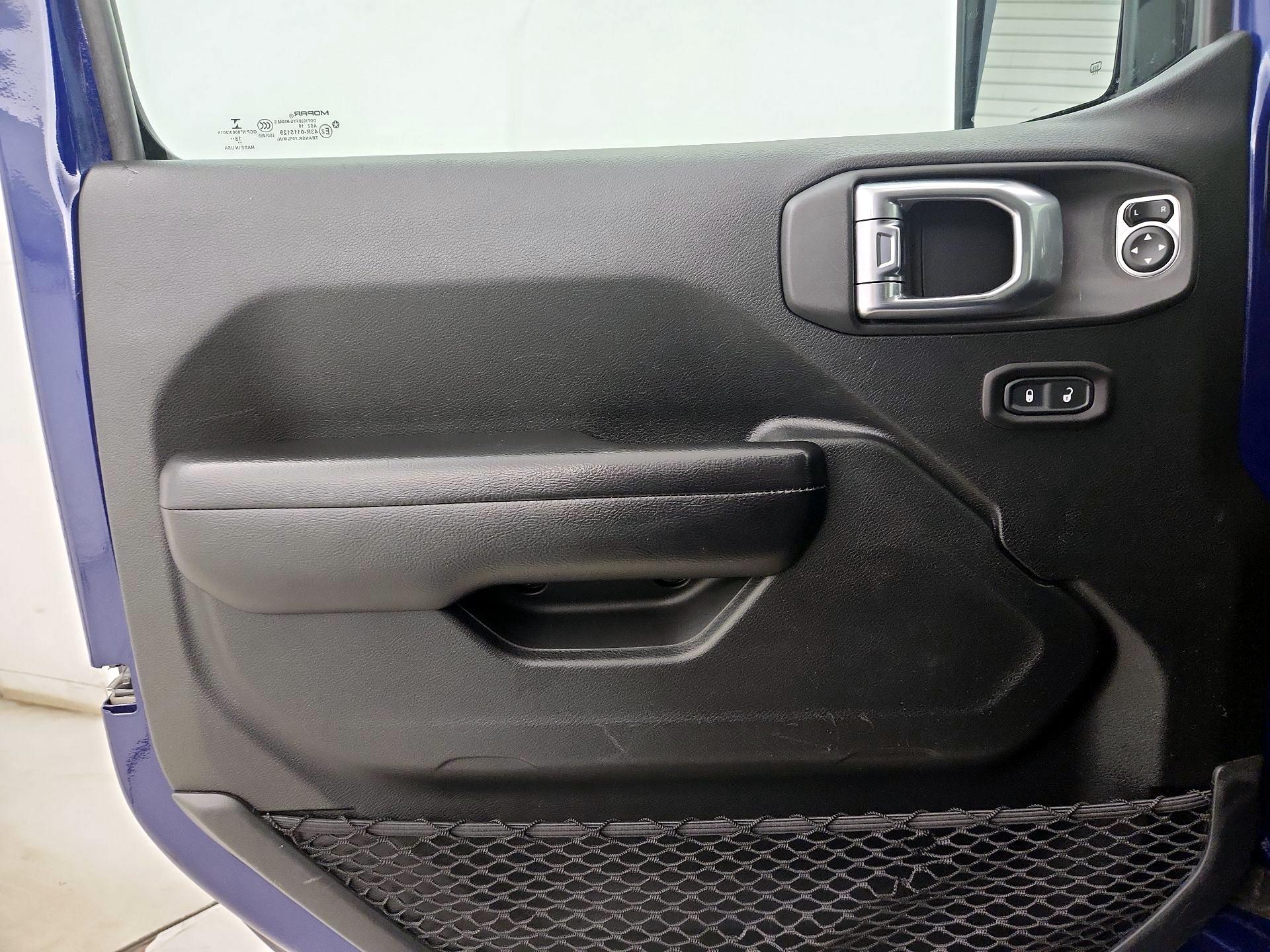 Thumbnail: 2019 Jeep Wrangler - 12