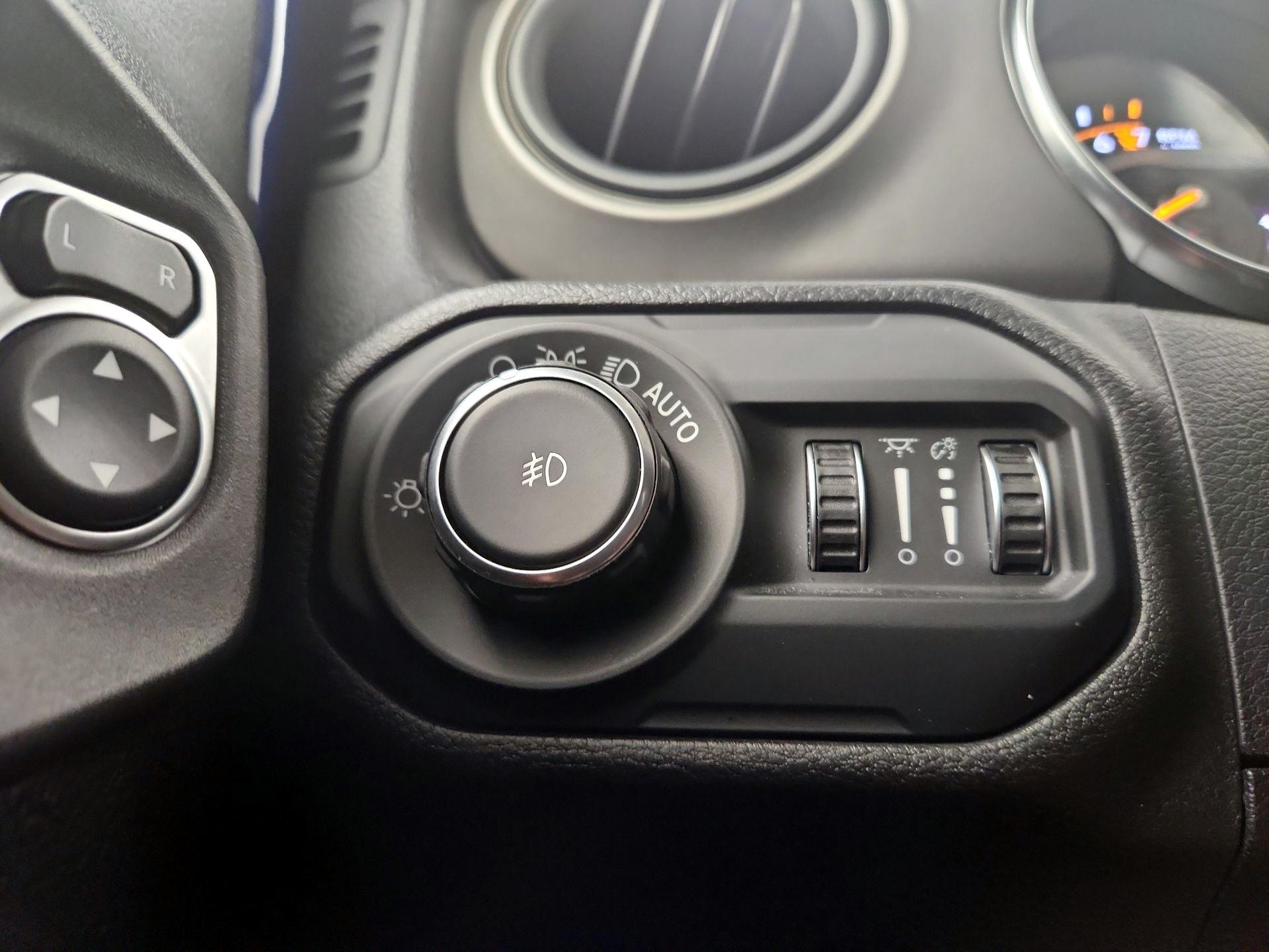 Thumbnail: 2019 Jeep Wrangler - 13