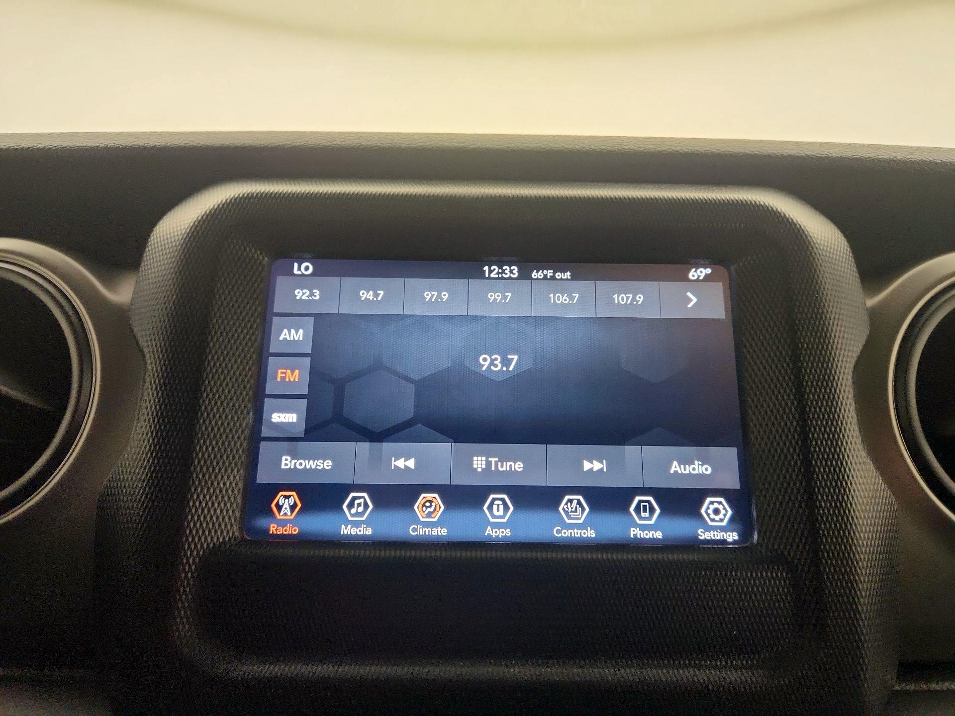 Thumbnail: 2019 Jeep Wrangler - 15