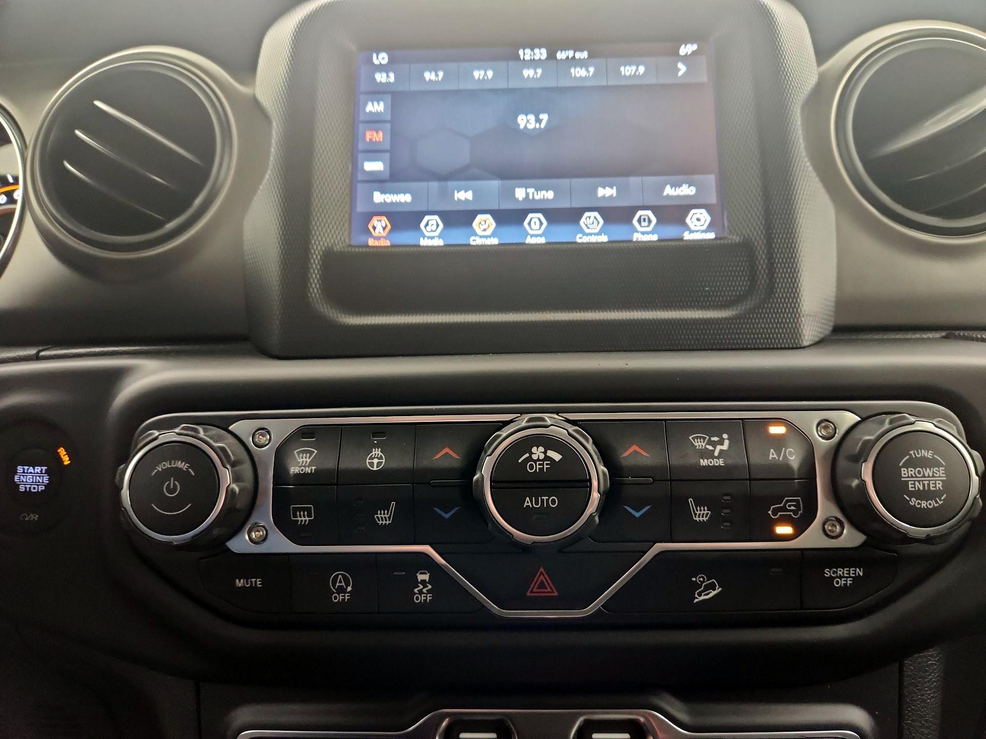 Thumbnail: 2019 Jeep Wrangler - 16