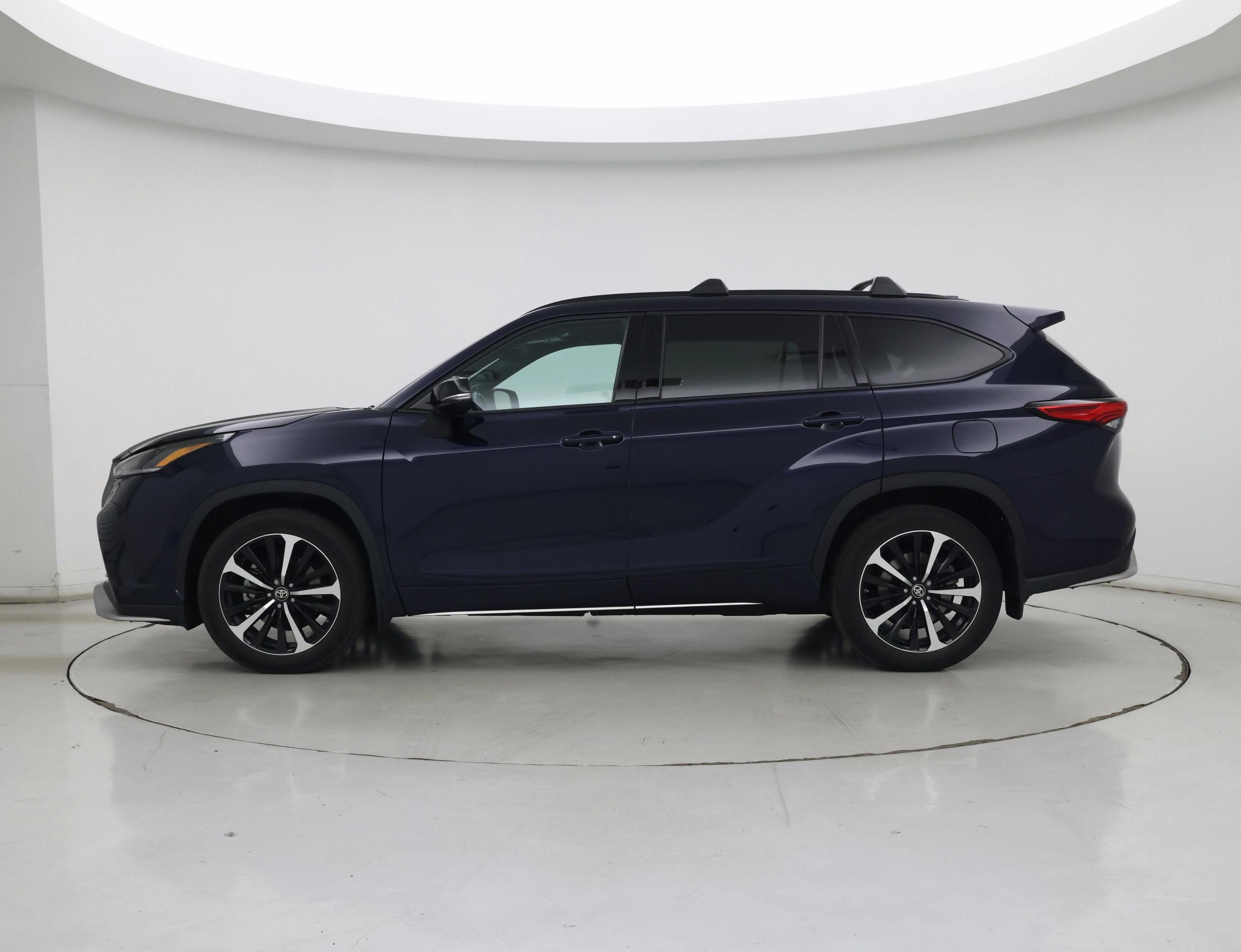 Thumbnail: 2022 Toyota Highlander - 3