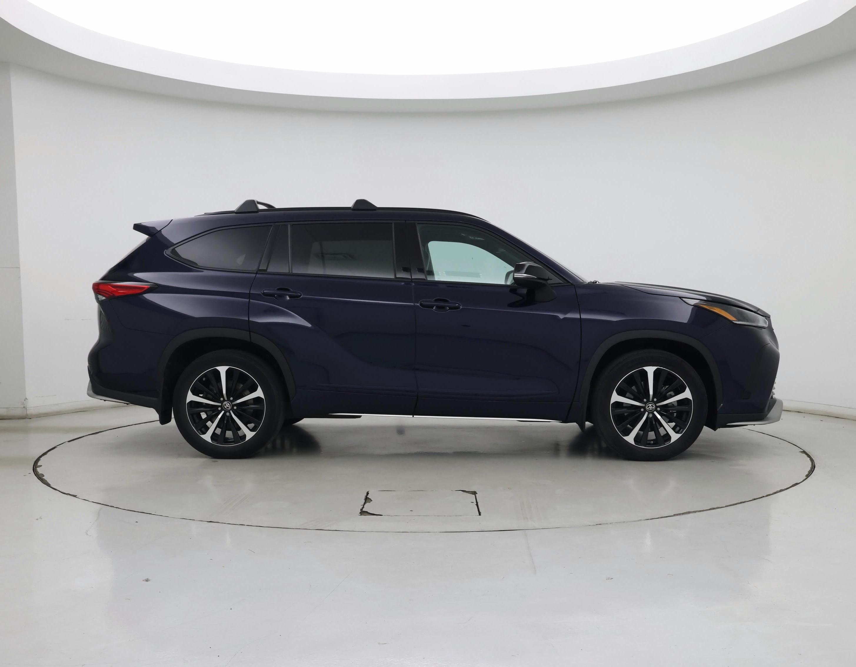 Thumbnail: 2022 Toyota Highlander - 7