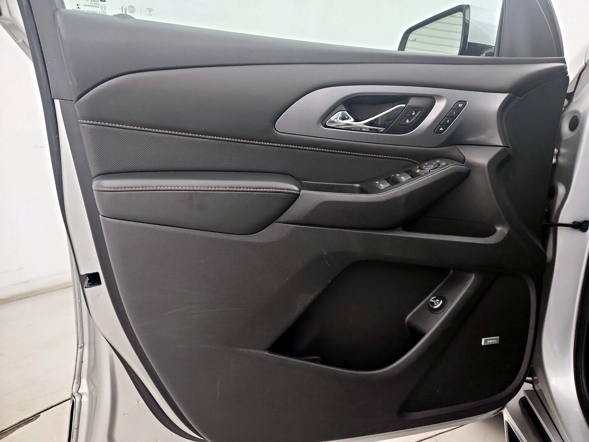 Thumbnail: 2018 Chevrolet Traverse - 12