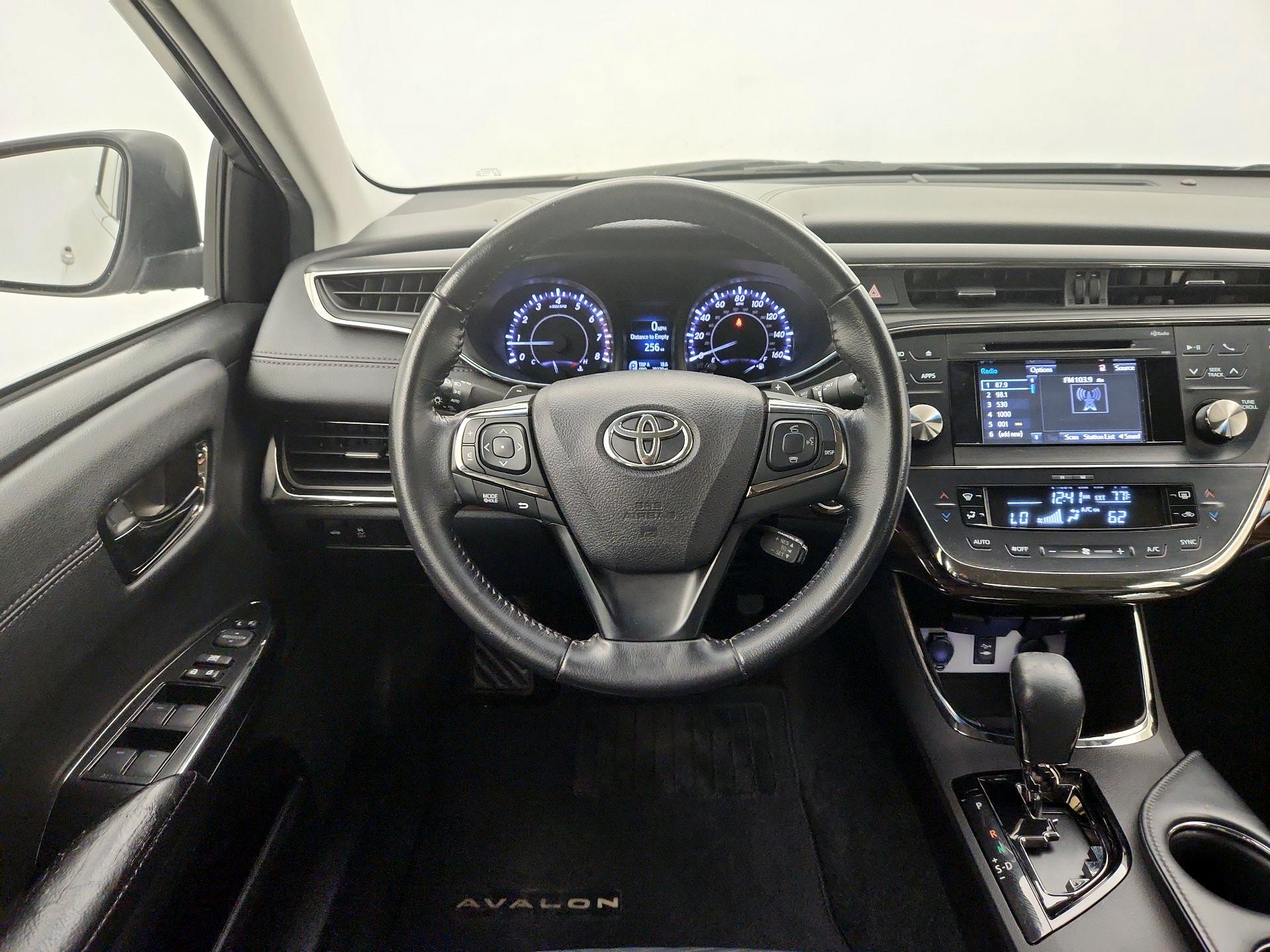 Thumbnail: 2015 Toyota Avalon - 10