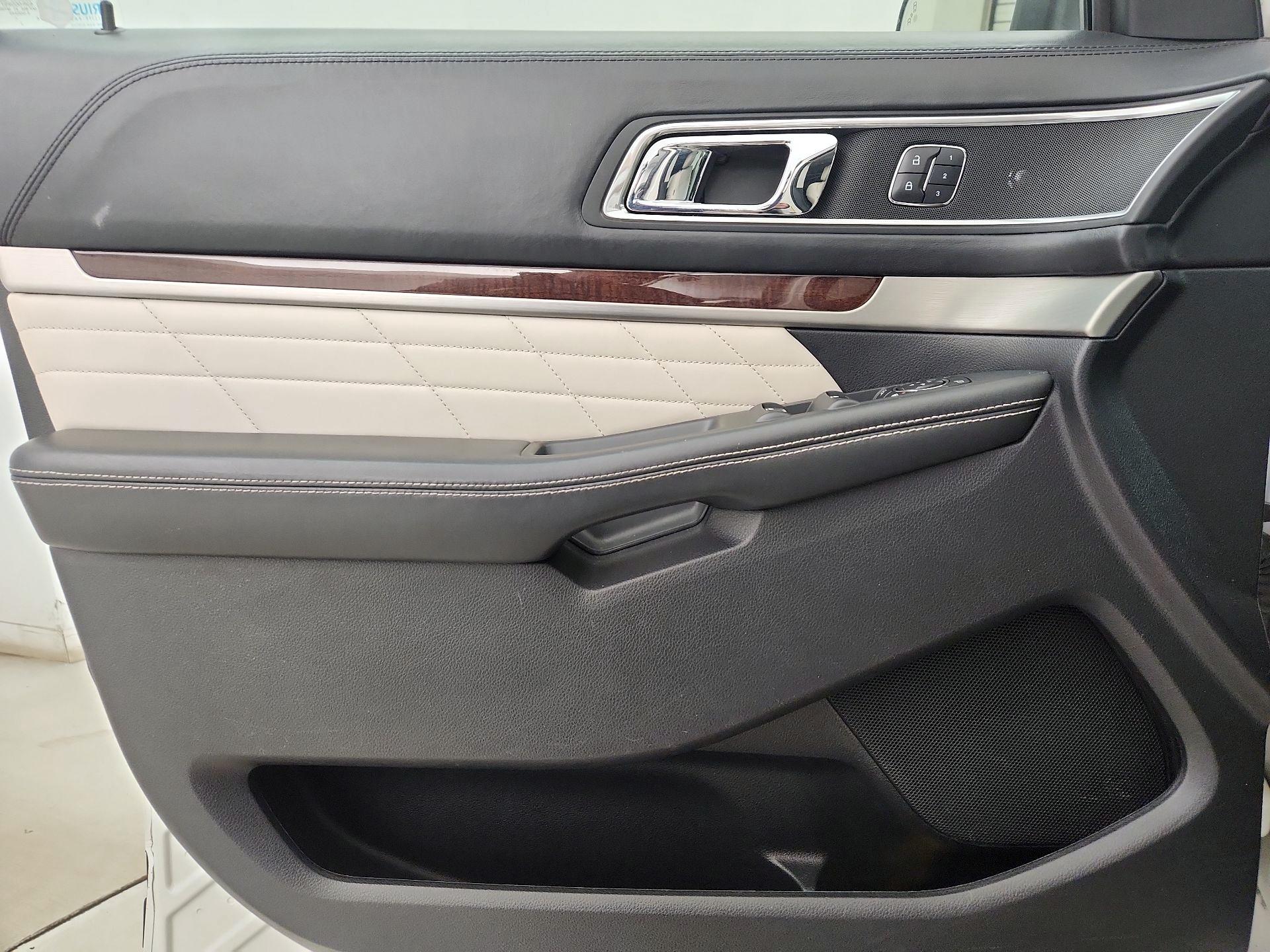 Thumbnail: 2016 Ford Explorer - 12