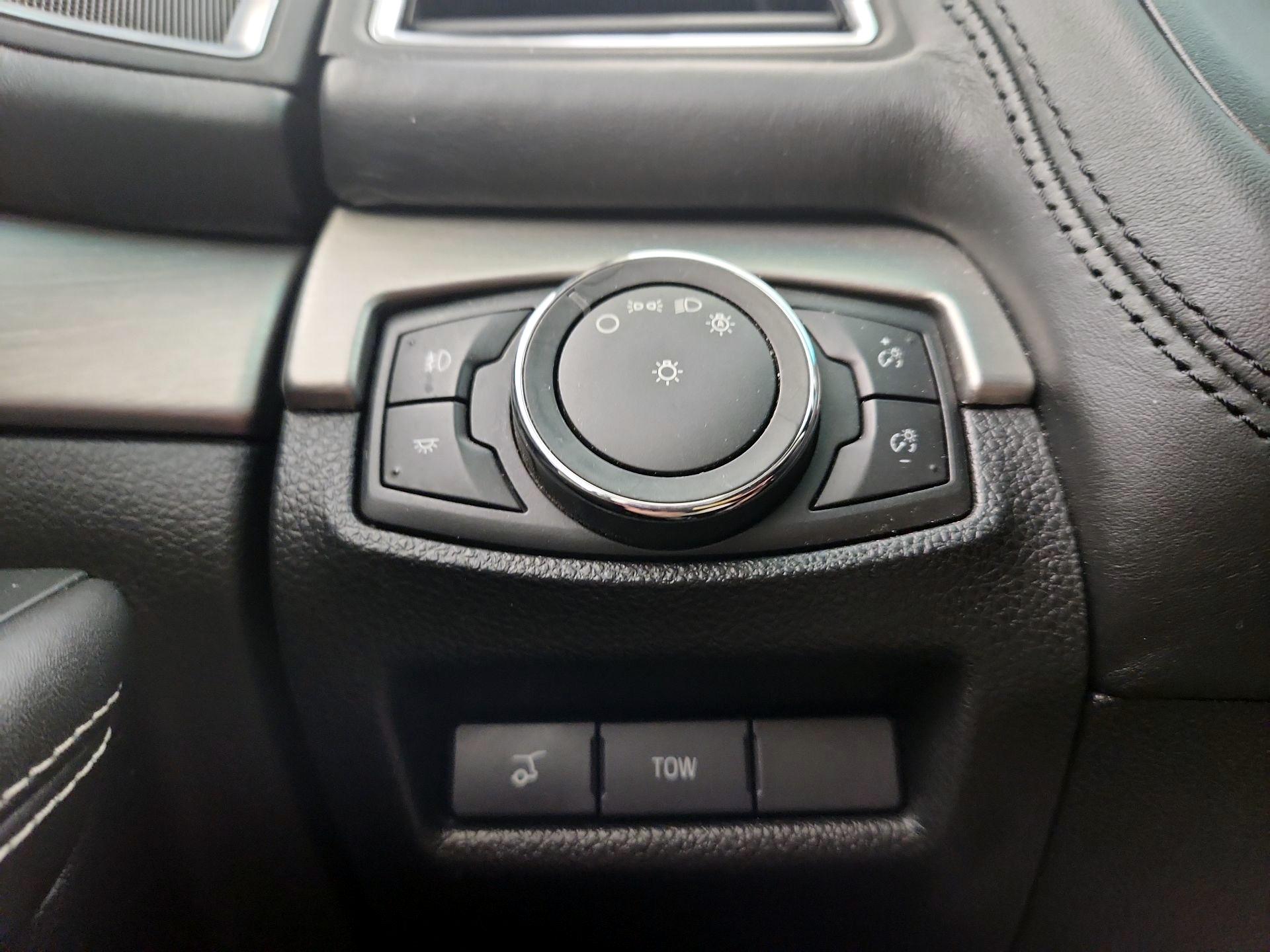Thumbnail: 2016 Ford Explorer - 13