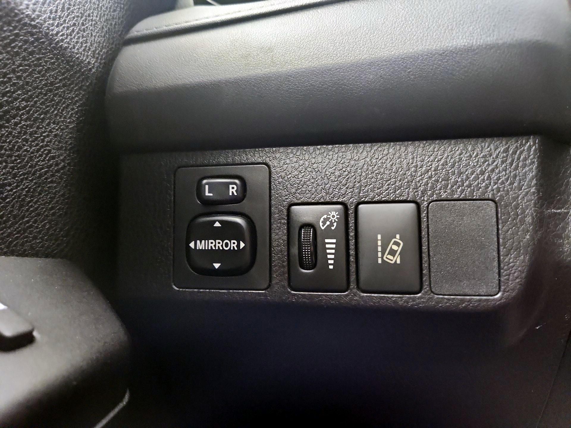 Thumbnail: 2018 Toyota RAV4 - 13