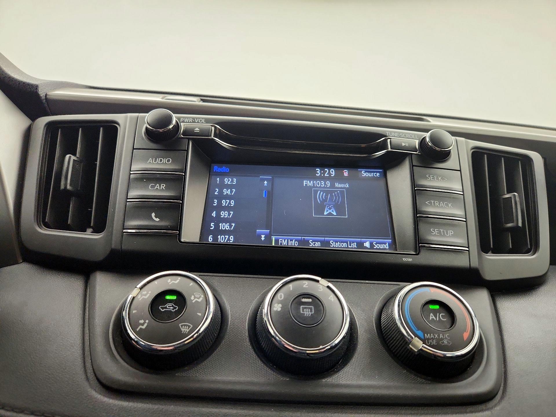 Thumbnail: 2018 Toyota RAV4 - 16