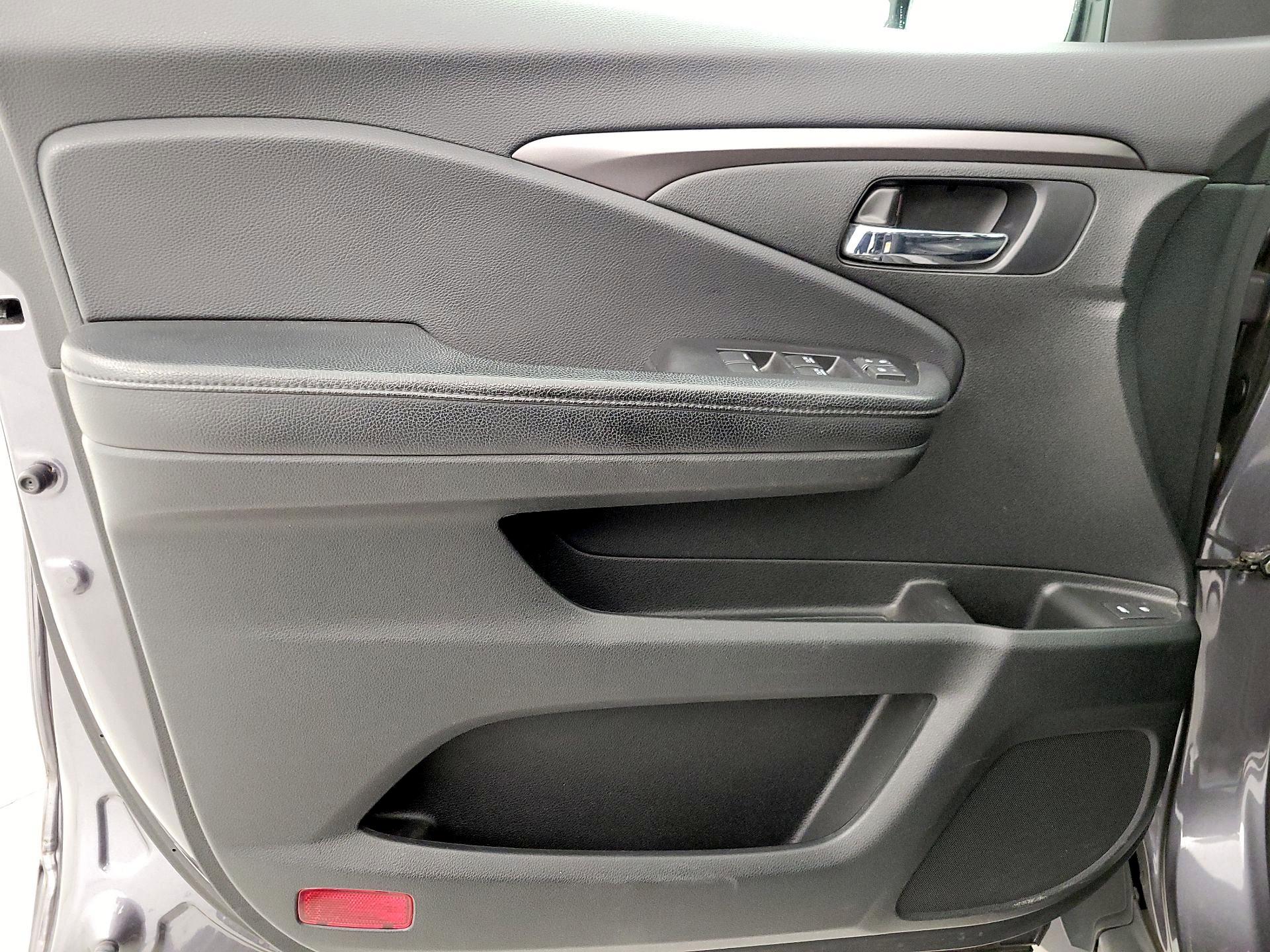 Thumbnail: 2018 Honda Pilot - 12