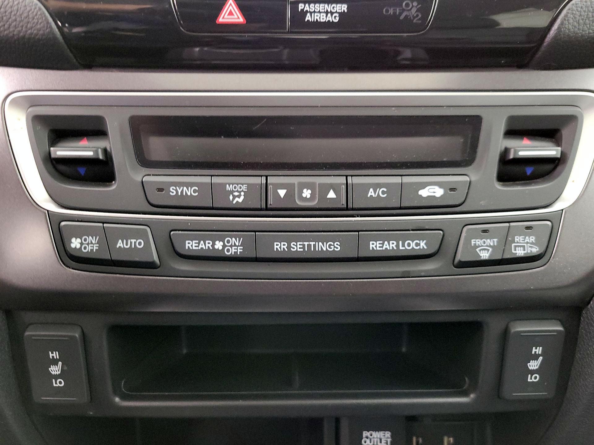 Thumbnail: 2018 Honda Pilot - 16