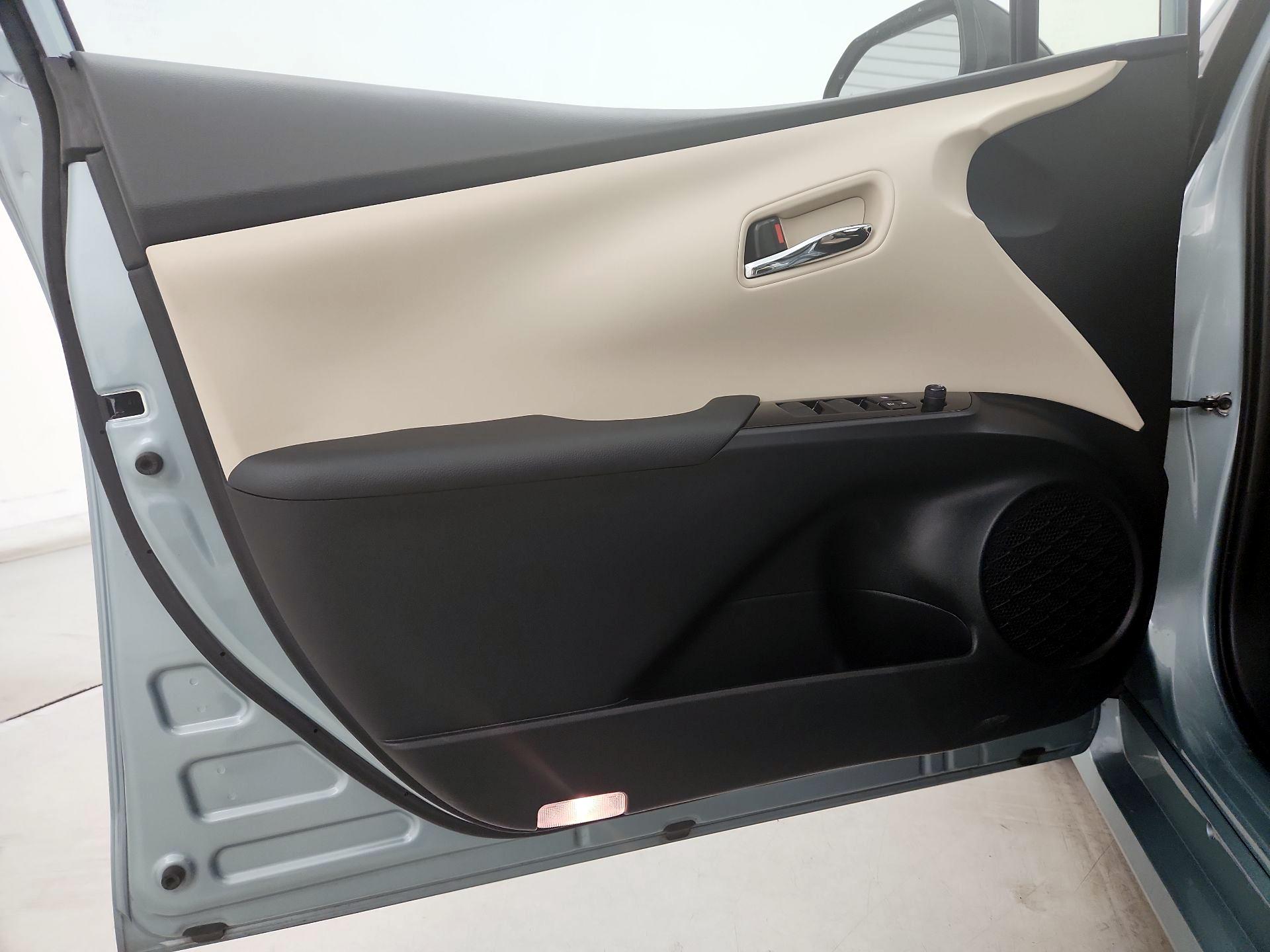 Thumbnail: 2021 Toyota Prius - 12