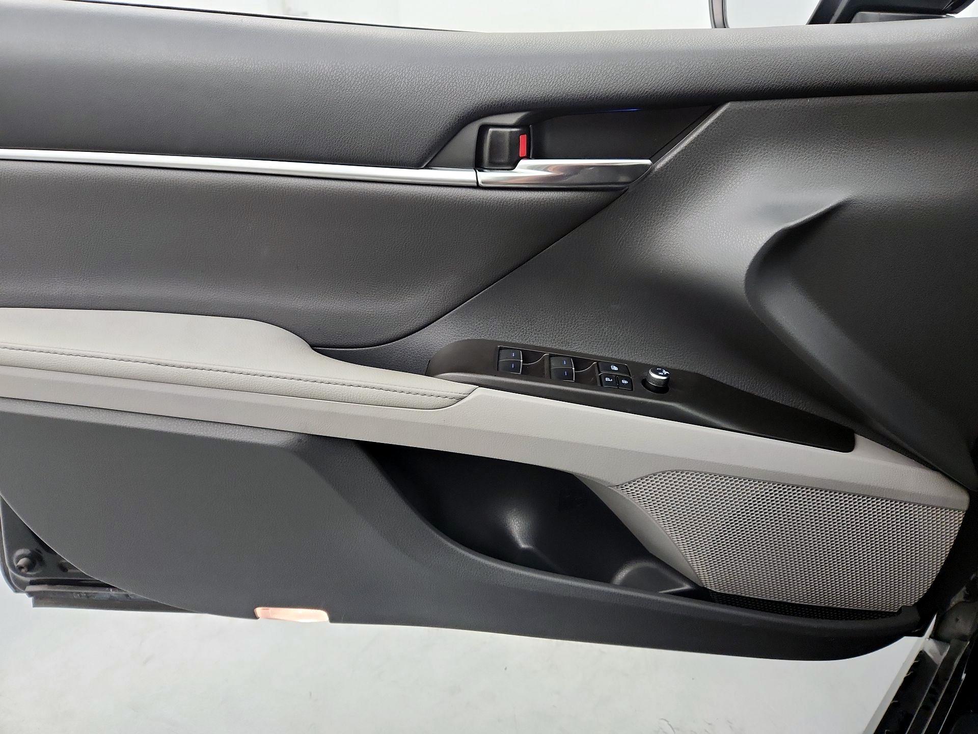 Thumbnail: 2022 Toyota Camry - 12