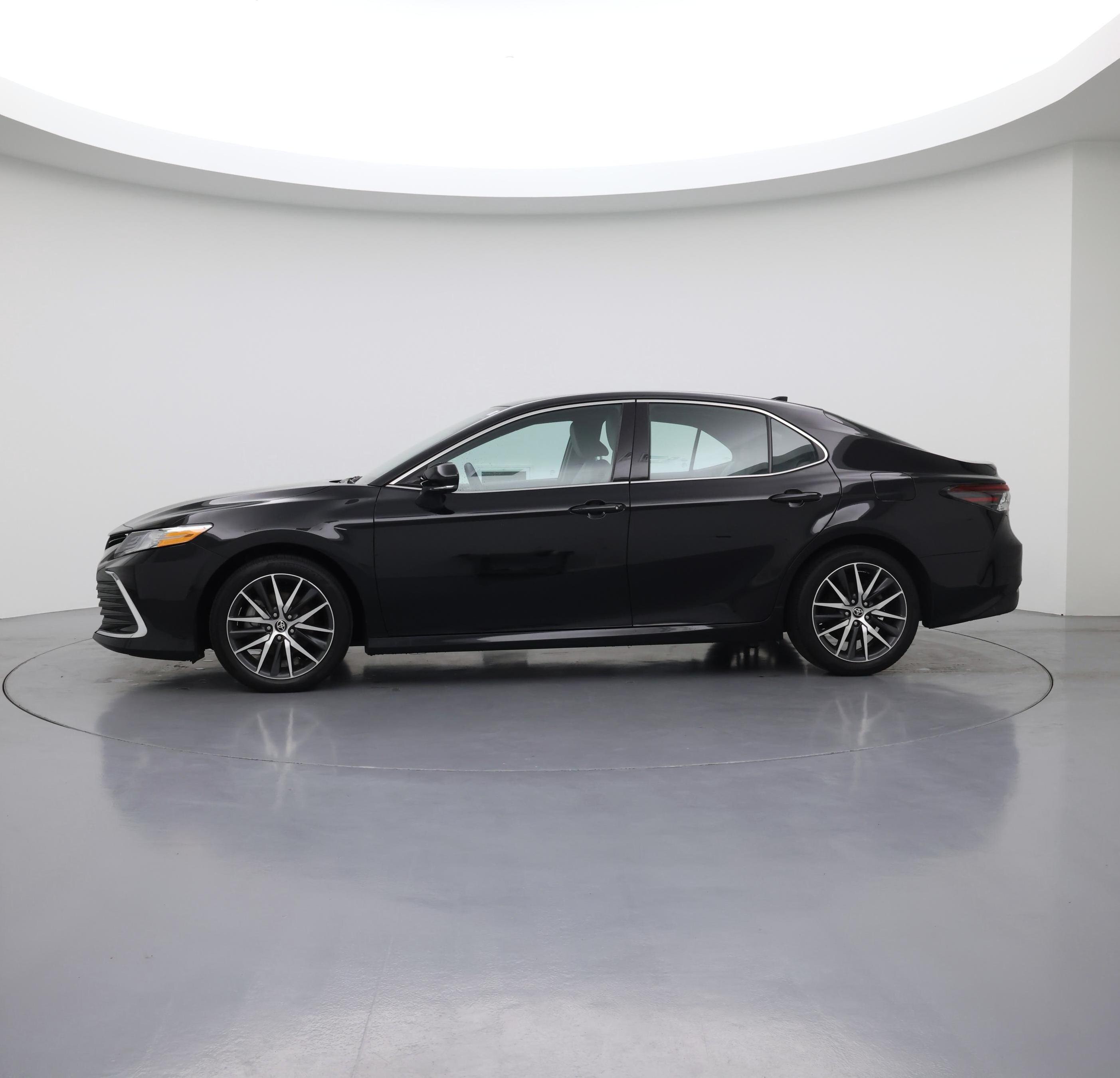 Thumbnail: 2022 Toyota Camry - 3