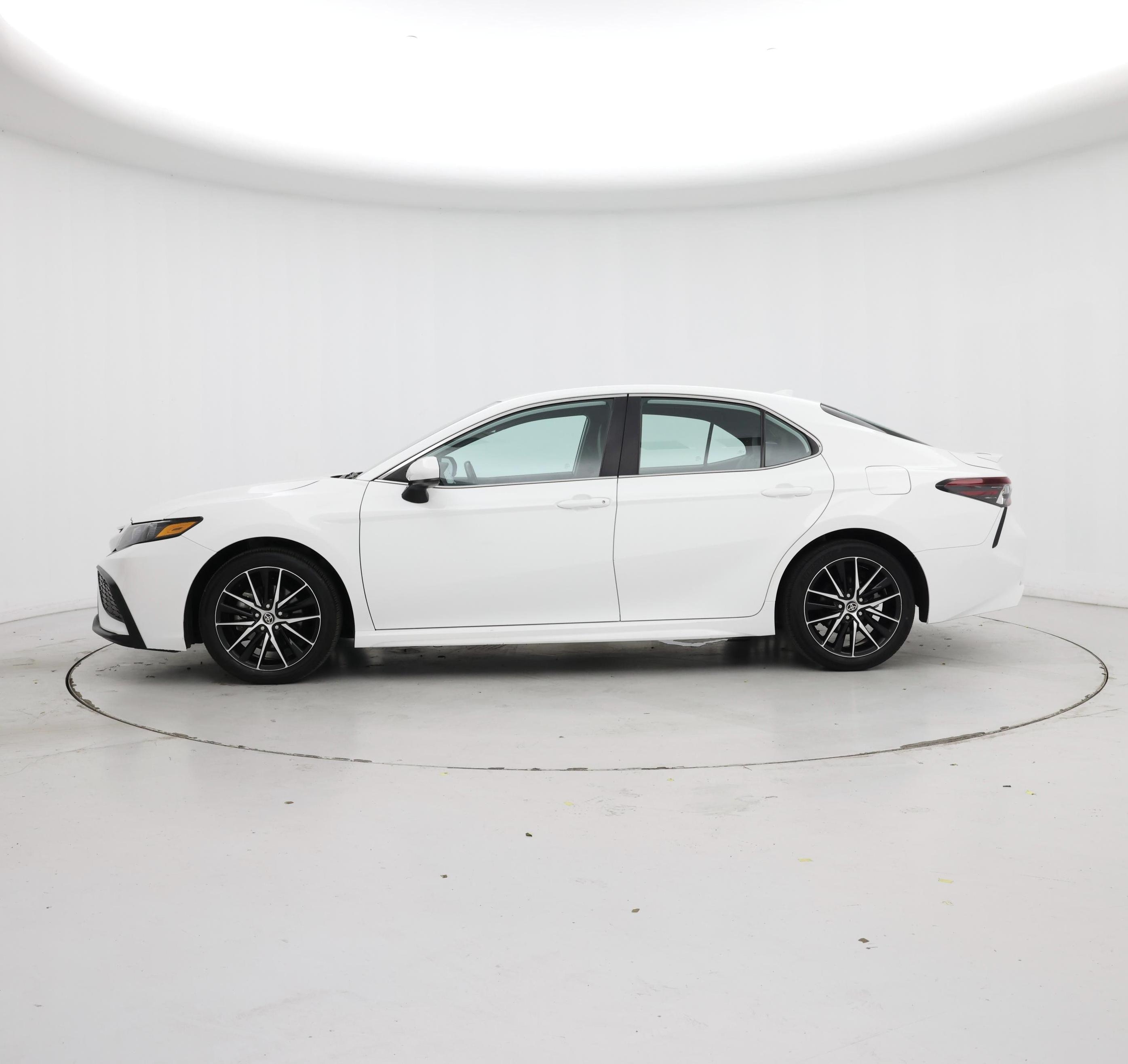Thumbnail: 2021 Toyota Camry - 3