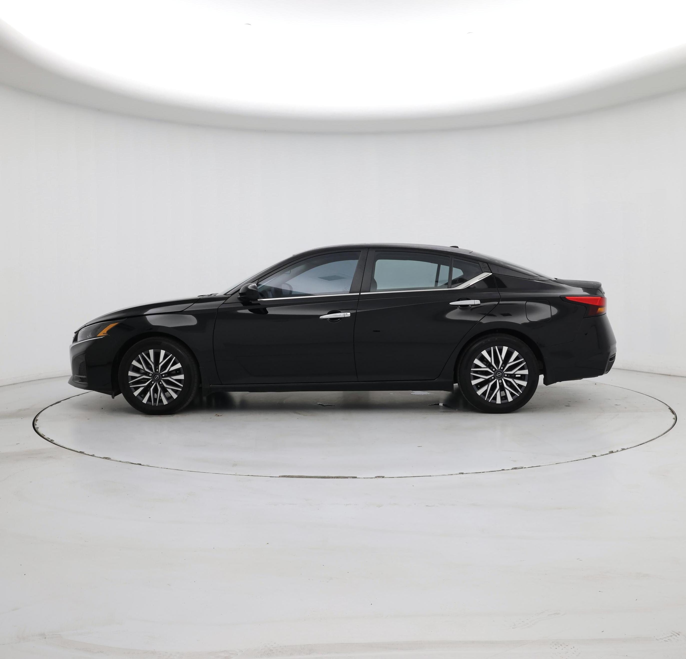 Thumbnail: 2023 Nissan Altima - 3