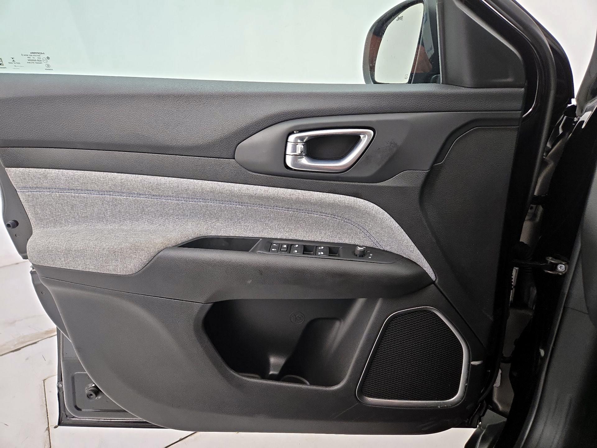 Thumbnail: 2022 Jeep Compass - 12