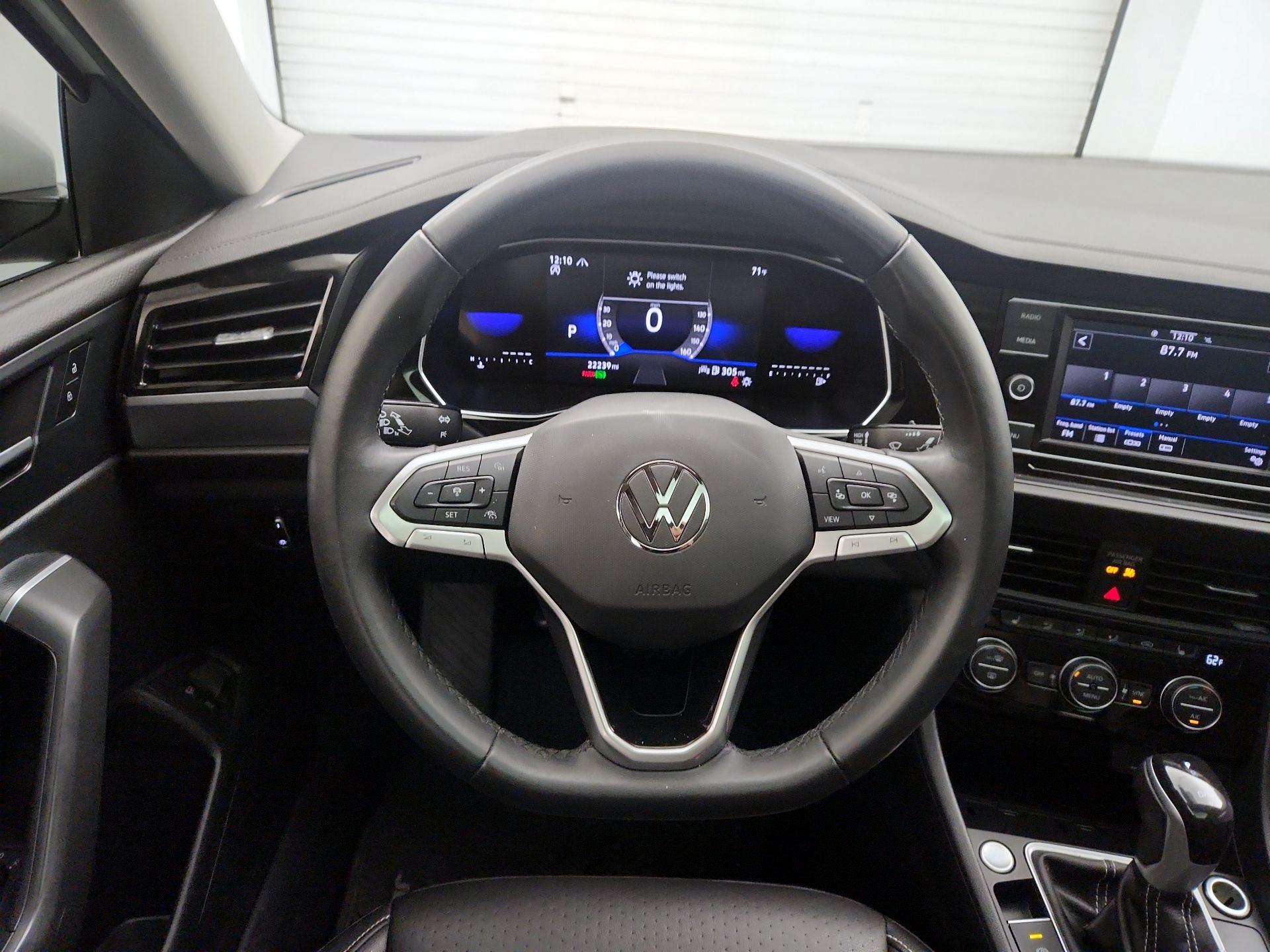 Thumbnail: 2023 Volkswagen Jetta - 10
